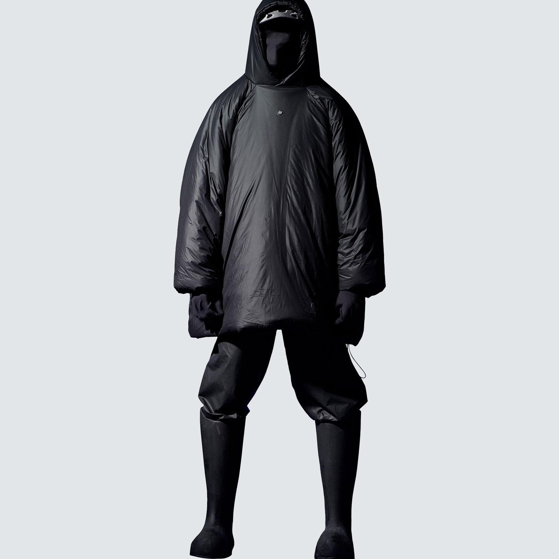 Yeezy Gap Engineered By Balenciaga T-Cut Puffer Parka Black 착용 스타일 - 1