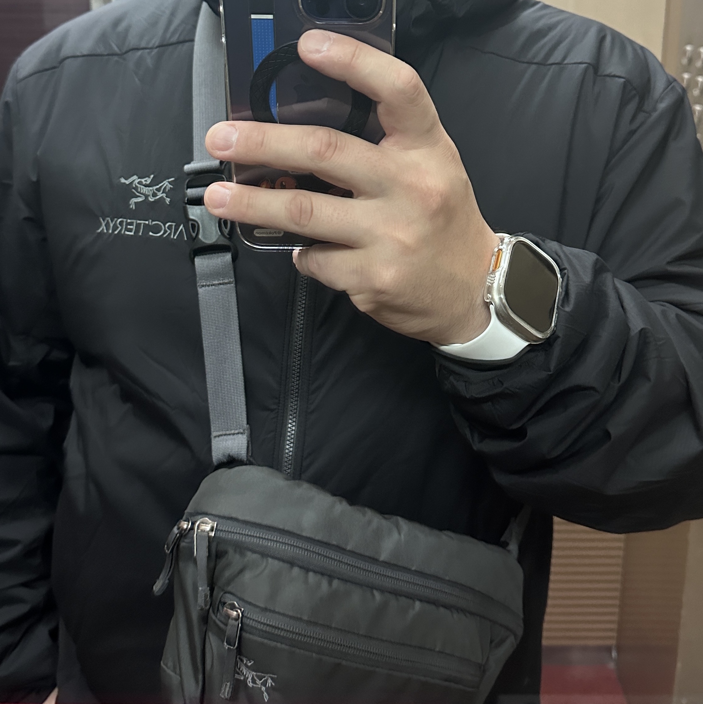 Arc'teryx Mantis 2 Waistpack Pilot, Arc'teryx Atom LT Hoody Black 착용 스타일