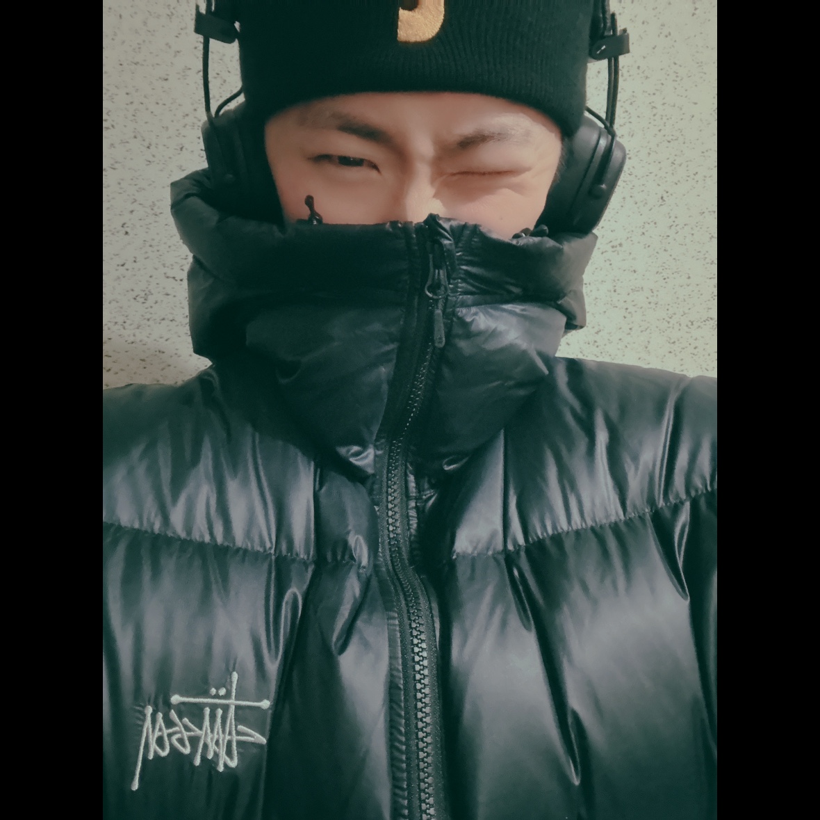 Stussy Down Parka Micro Ripstop Phantom Black, Marshall Major IV Black (Korean Ver.) 착용 스타일