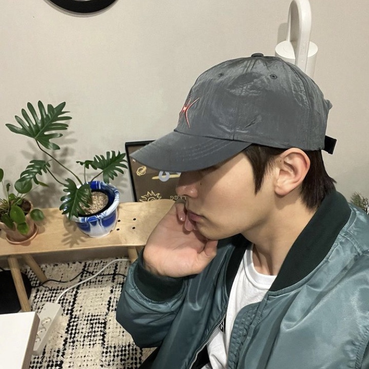 Yunse Hatch Nylon Cap Grey 착용 스타일
