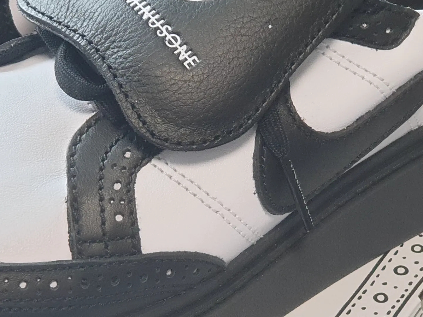 Nike x Peaceminusone Kwondo1 Black and White 착용 스타일 - 3
