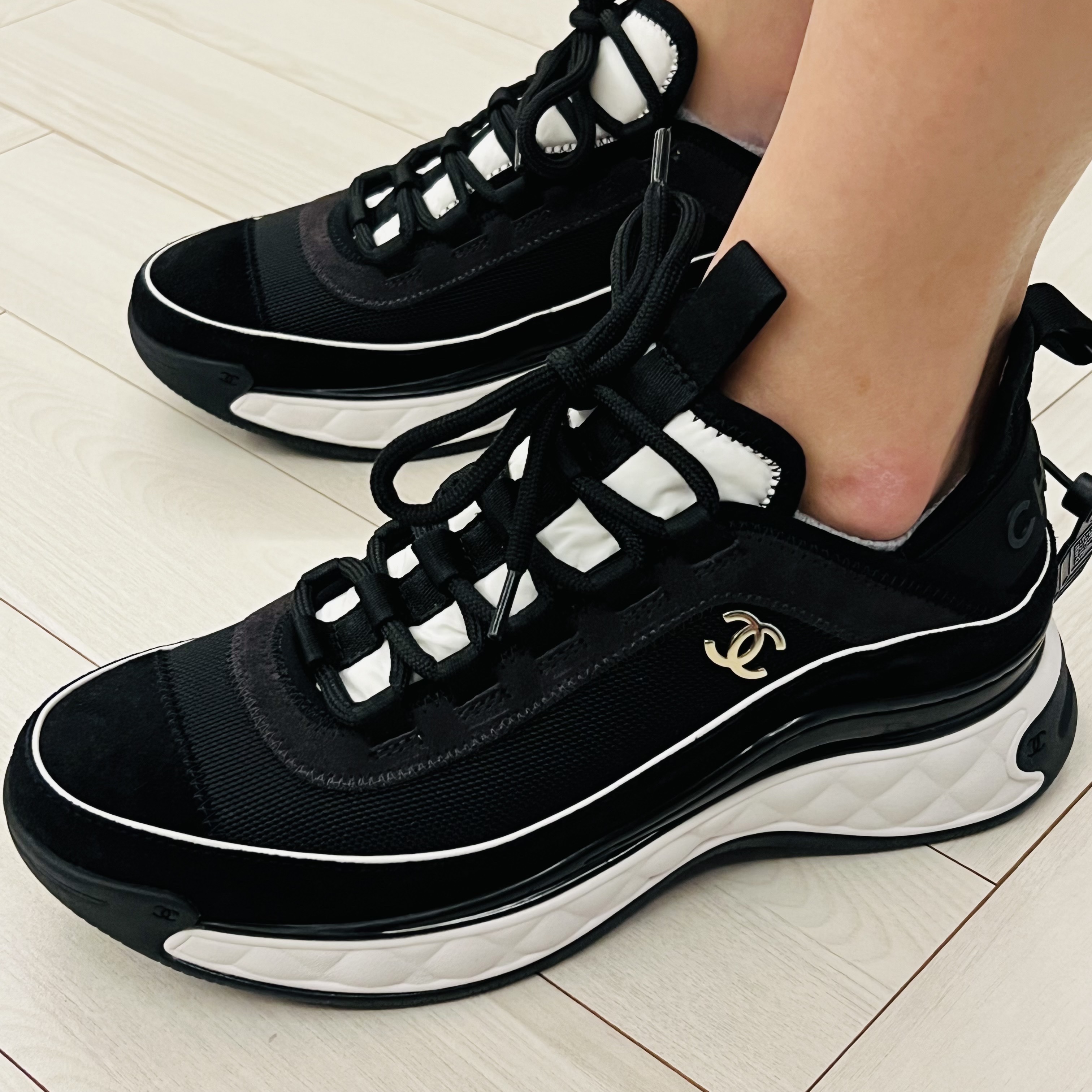 (W) Chanel Mixed Fibers Sneakers Fabric Suede Calfskin & Black 착용 스타일