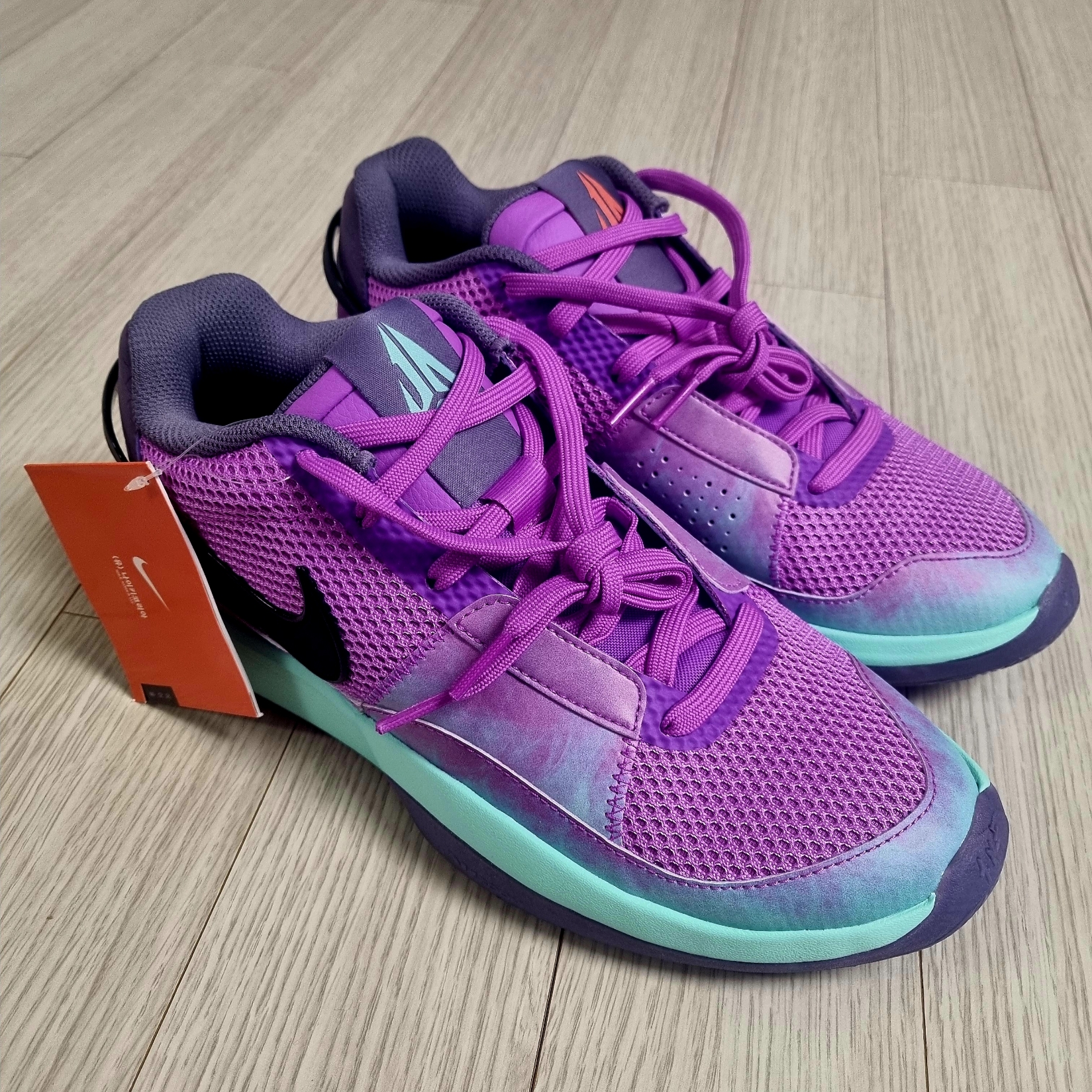Nike Ja 1 Xmas EP Fuchsia Dream Emerald Rise 착용 스타일 - 1