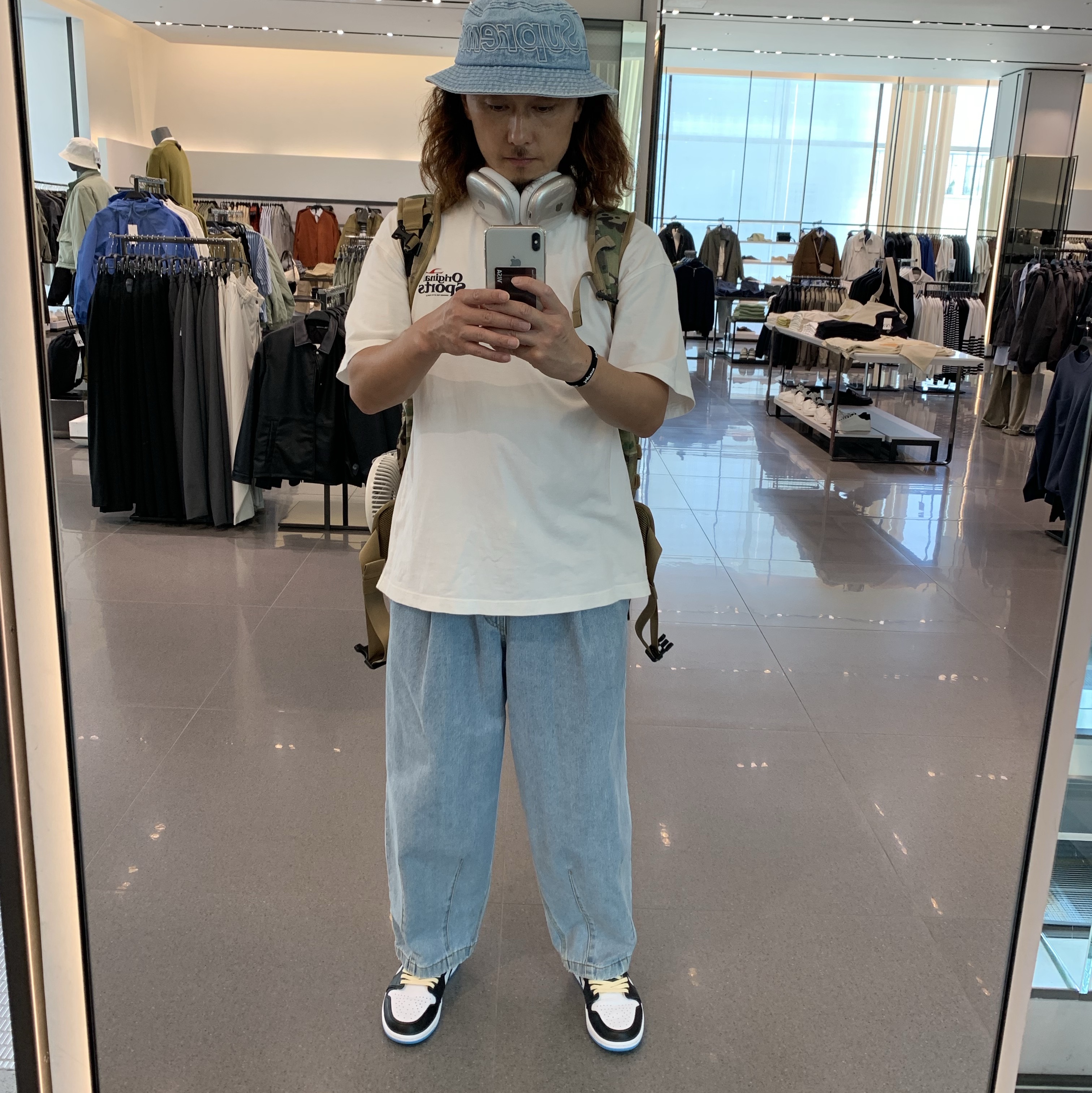 Jordan 1 Retro Low OG Black and Dark Powder Blue 착용 스타일