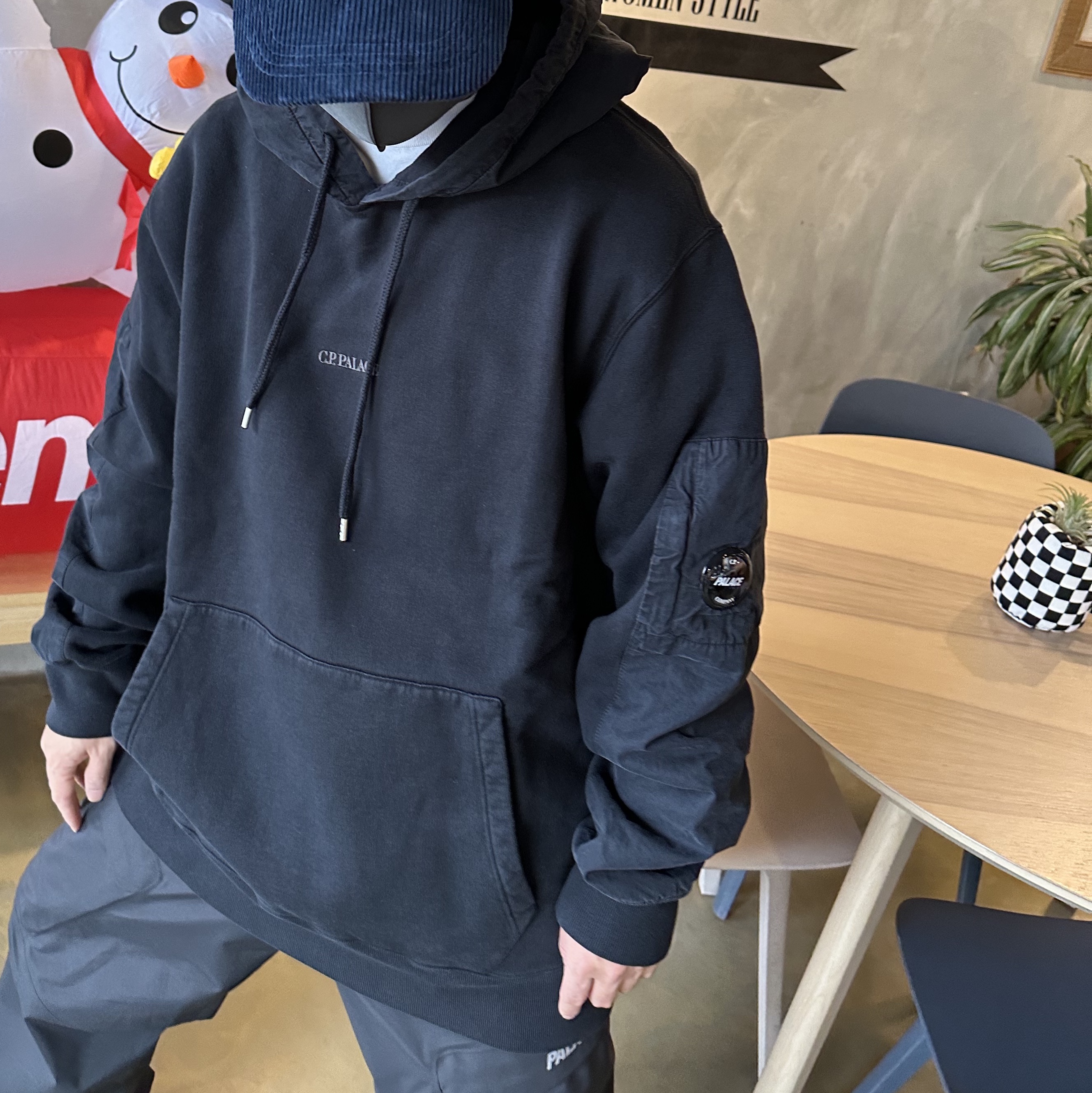 Palace x C.P. Company Hood Black - 23FW 착용 스타일