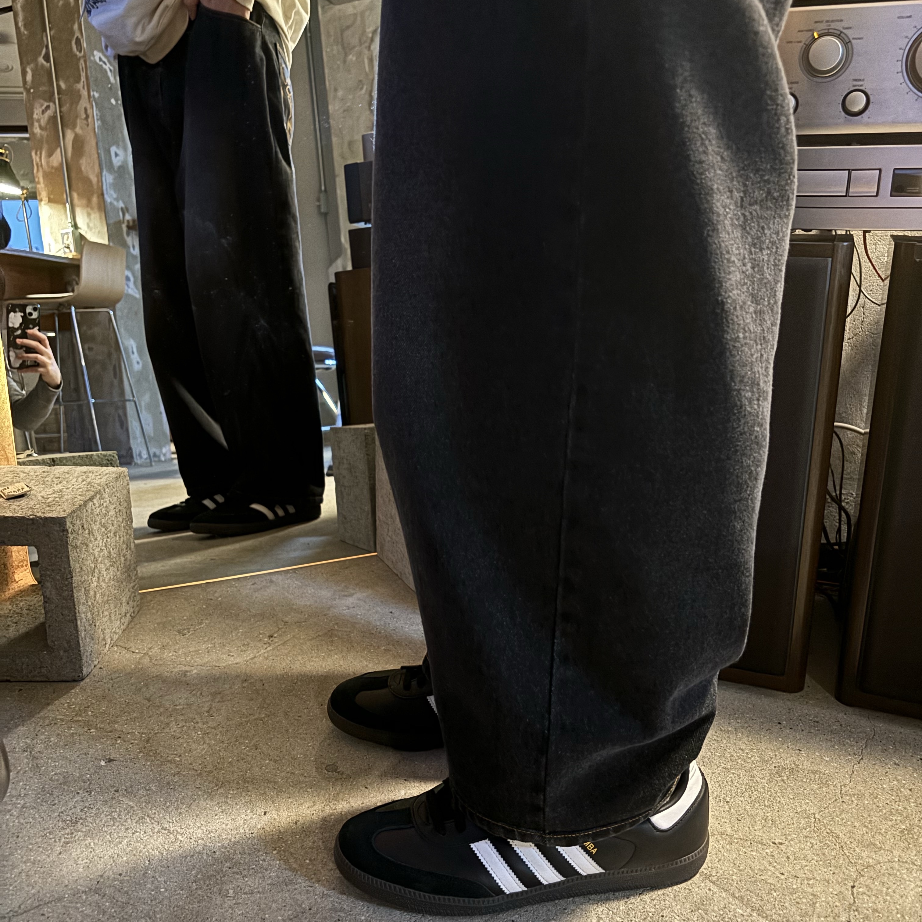 Adidas Samba OG Black White Gum 착용 스타일 - 2