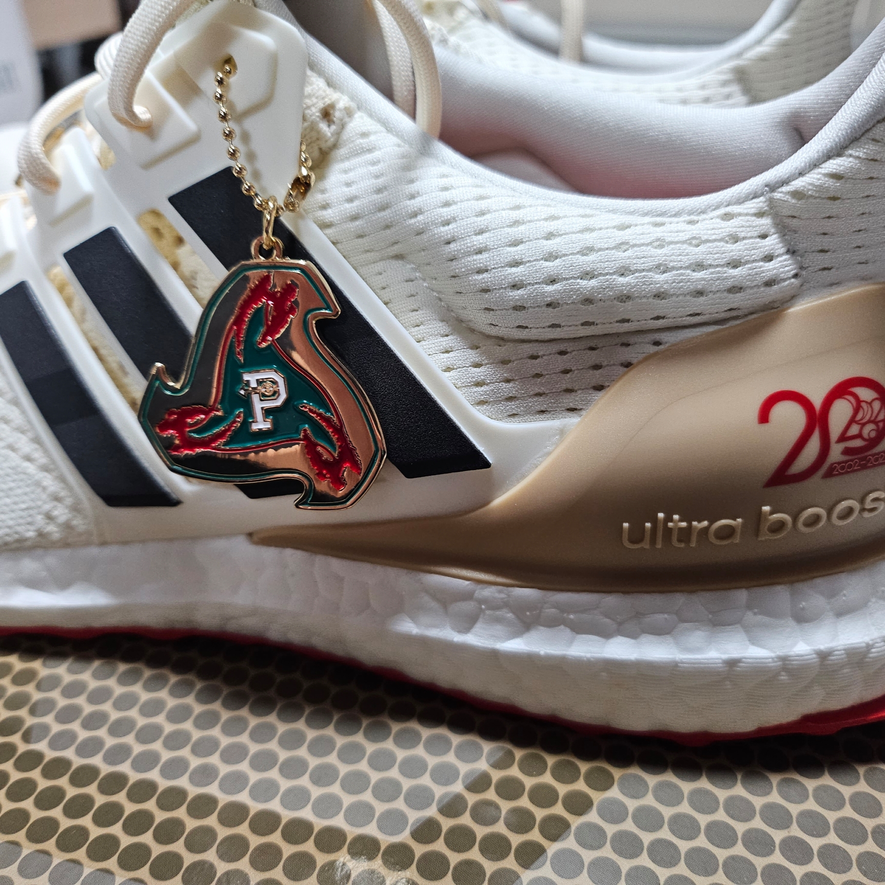 Adidas x Over The Pitch Ultraboost DNA Seoul Off White (Over The Pitch Package) 착용 스타일 - 3