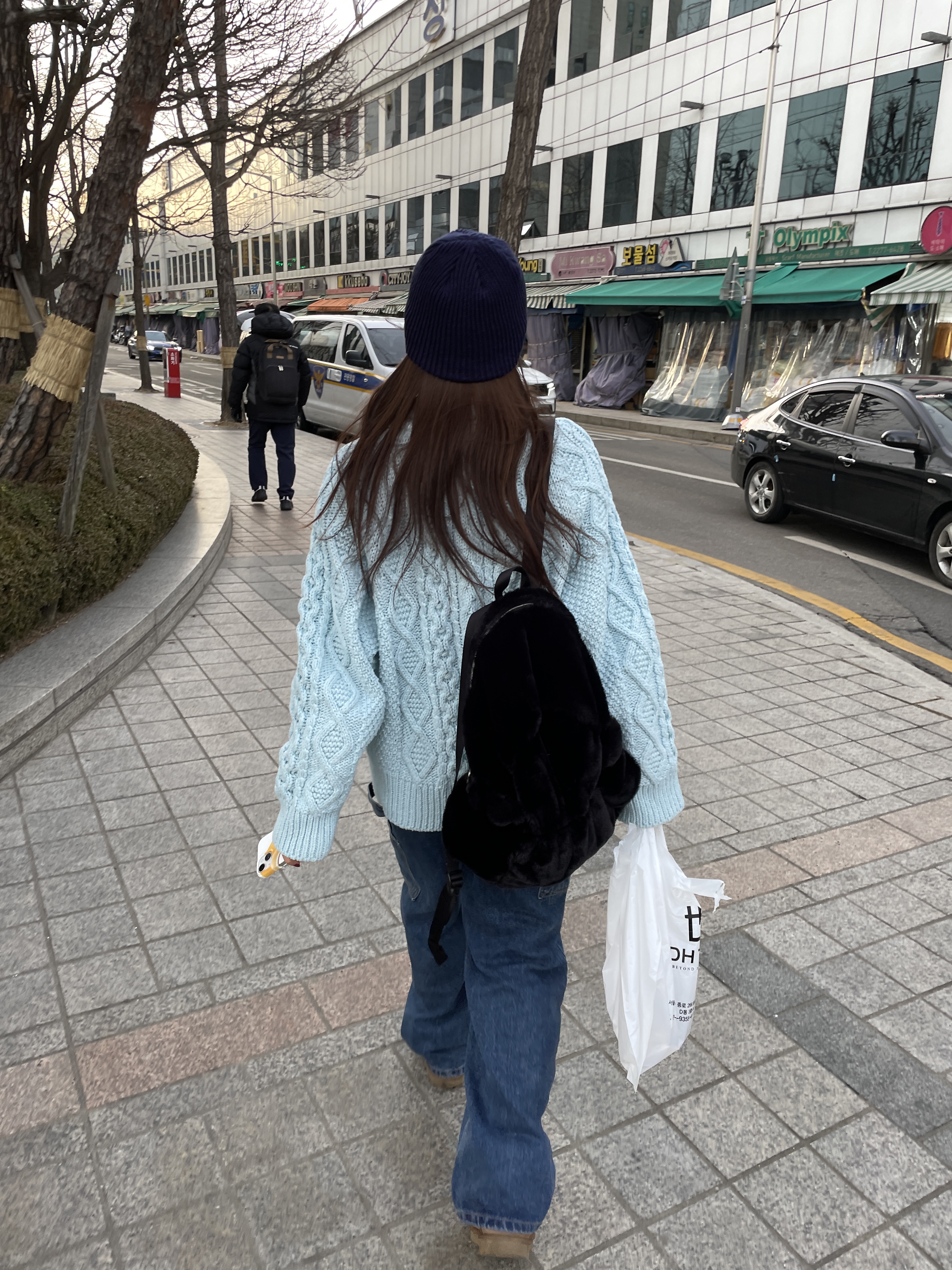 UGG Classic Mini Boots Chestnut 착용 스타일 - 1