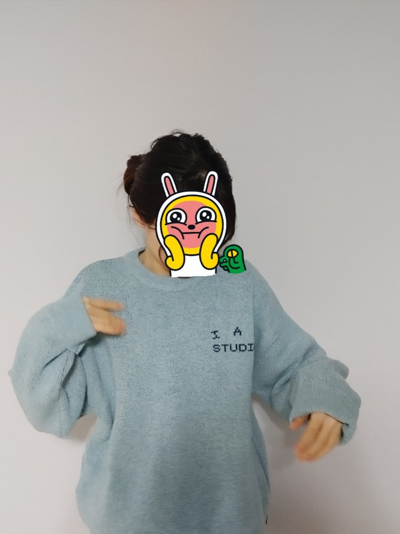 IAB Studio Knit Steel Blue 착용 스타일