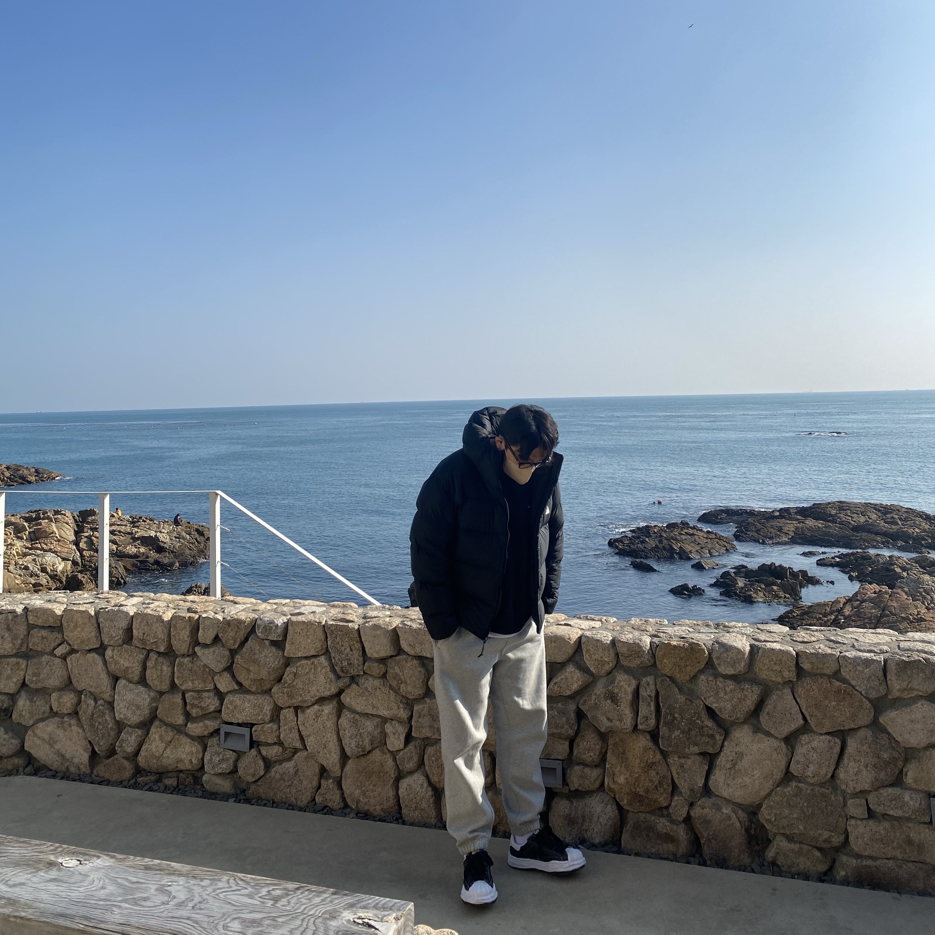 Nike NRG Solo Swoosh Crew Fleece Black White - US/EU, Nike ACG Therma-Fit ADV Lunar Lake Puffer Jacket Black - Asia 착용 스타일 - 2
