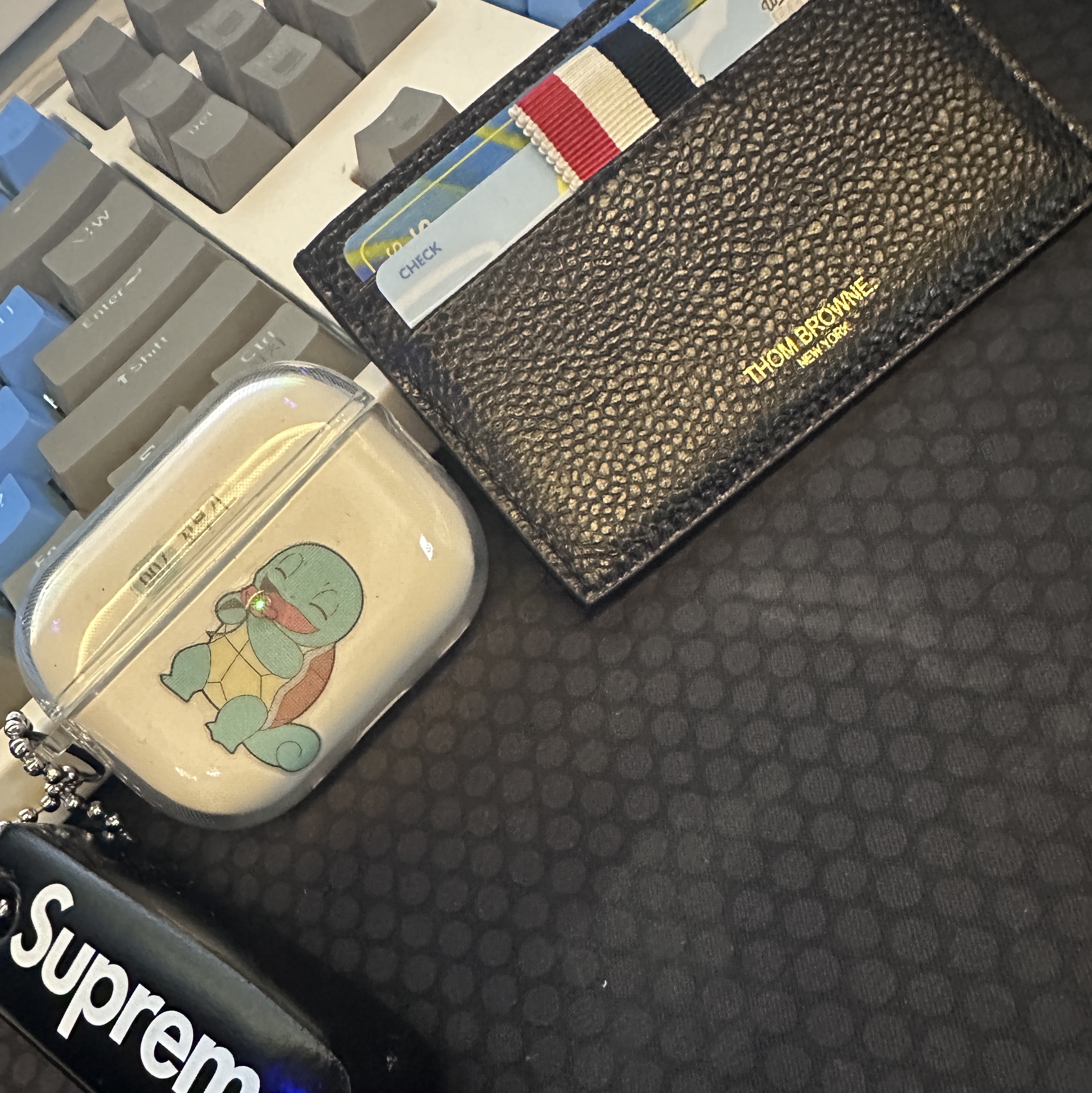Thom Browne Pebble Grain Leather Stripe Single Card Holder Black, Supreme Floating Keychain Black - 23FW 착용 스타일