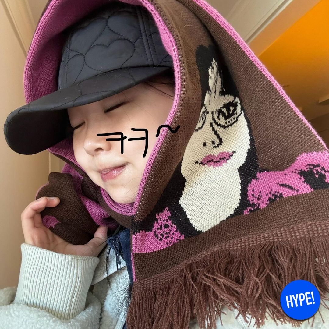 Meenoi x Lelbobrown Mingming 'ㄴ' Keyring, Meenoi This Is Cool Muffler Pink Brown 착용 스타일 - 3