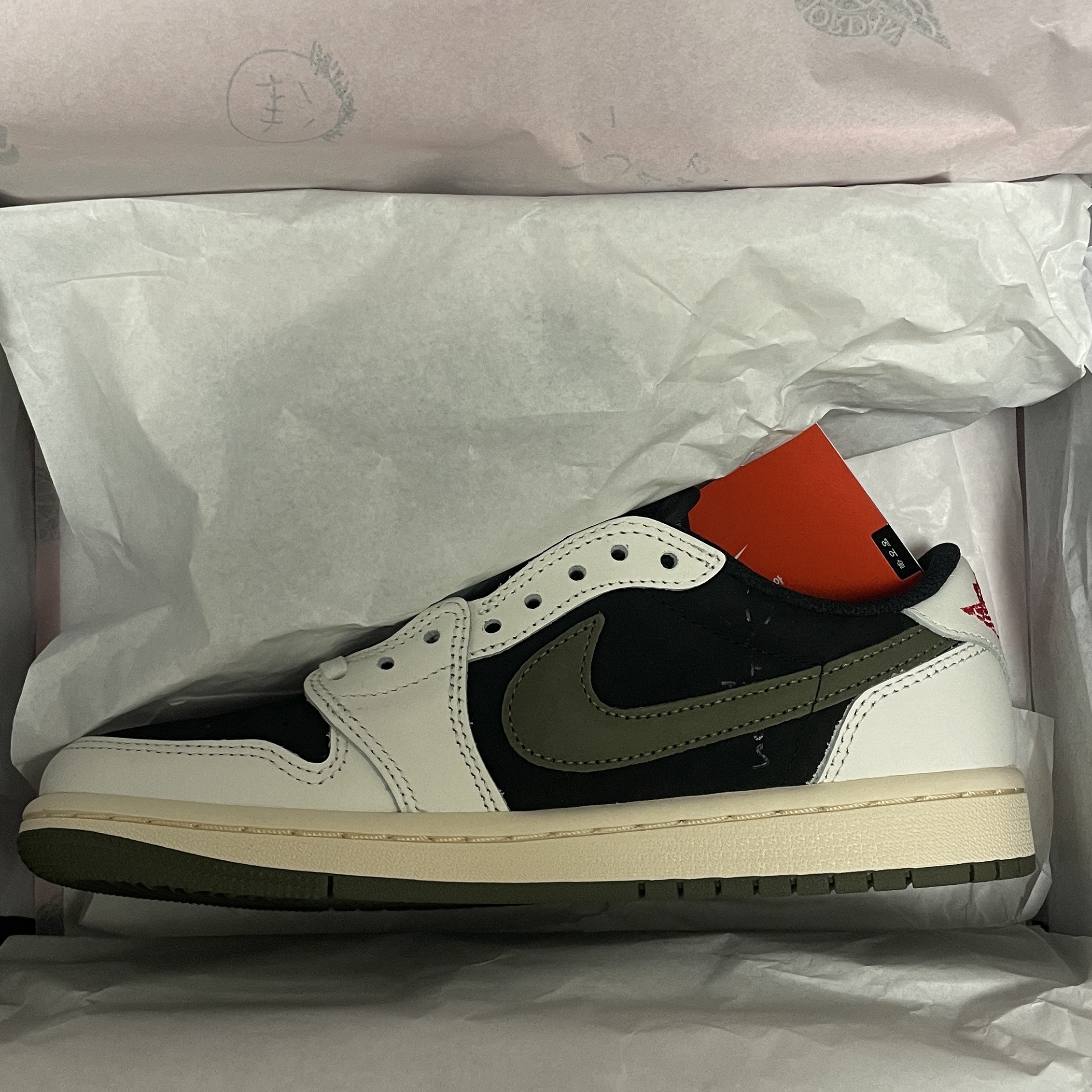 (W) Jordan 1 x Travis Scott Retro Low OG SP Medium Olive 착용 스타일