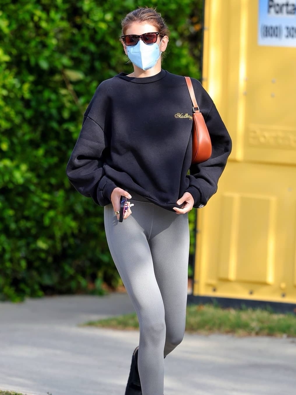 (W) Nike NSW Essential High Waist Leggings Dark Grey Heather - Asia, (W) Lululemon Align Super High-Rise 26 Inch Pants Graphite Grey - Asia 착용 스타일 - 3