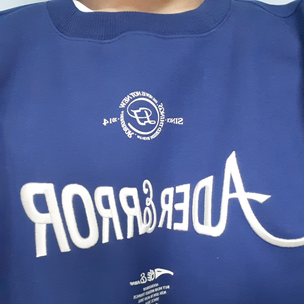 Ader Error Verif Logo Sweatshirt Navy 착용 스타일