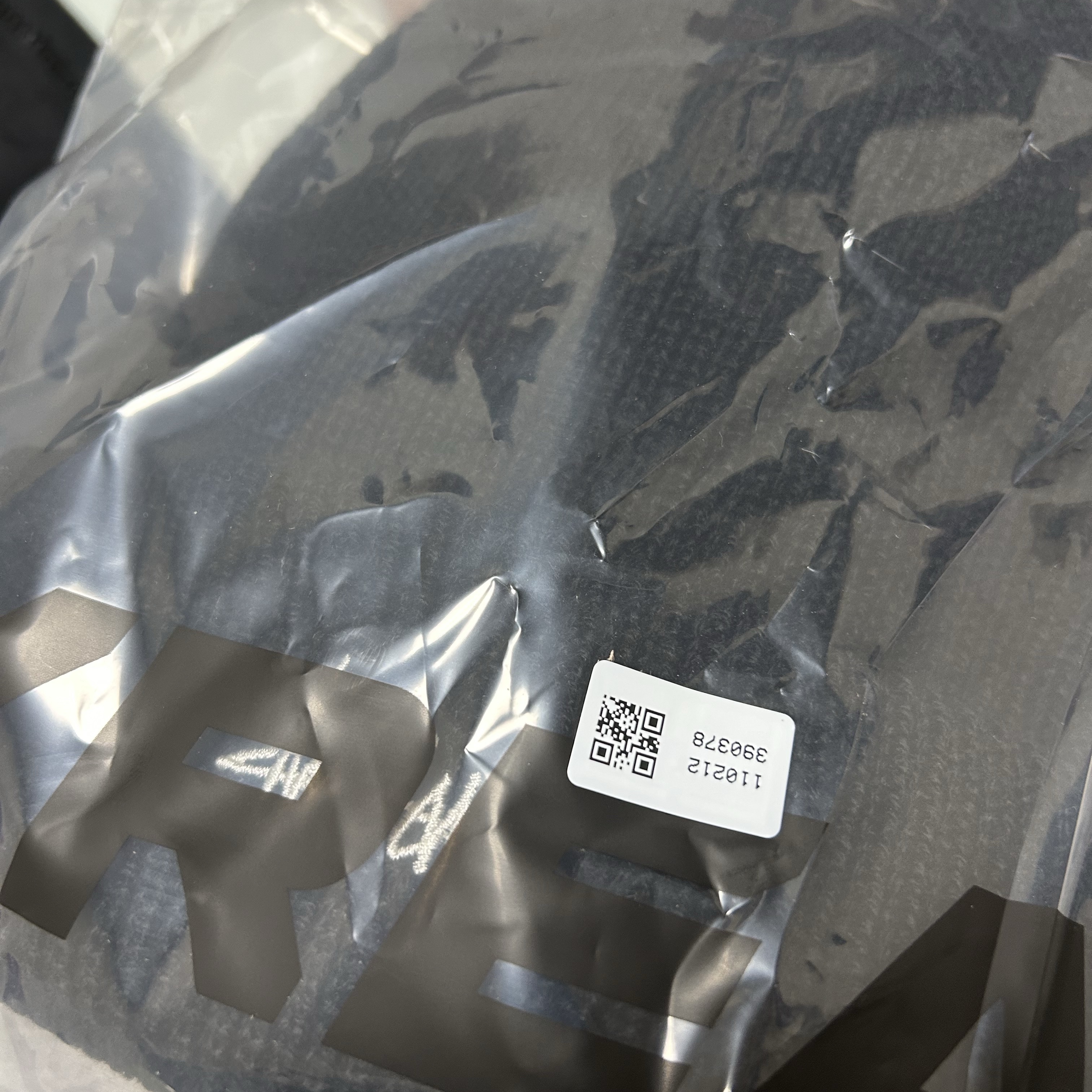 Stussy Basic Cuff Beanie Black 착용 스타일