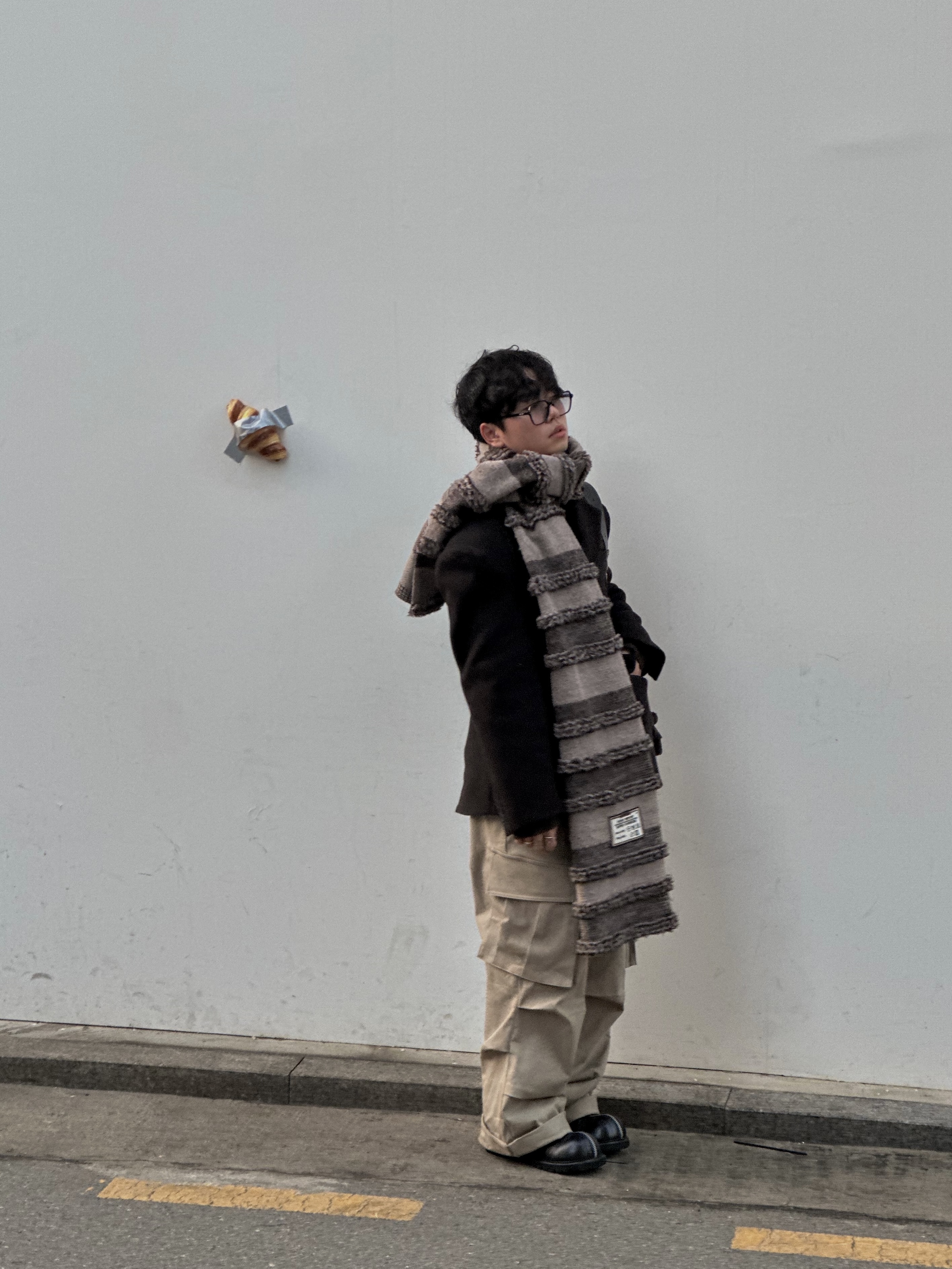 Millo Archive Fluppy Point Bear Key Ring Deep Brown 착용 스타일 - 4
