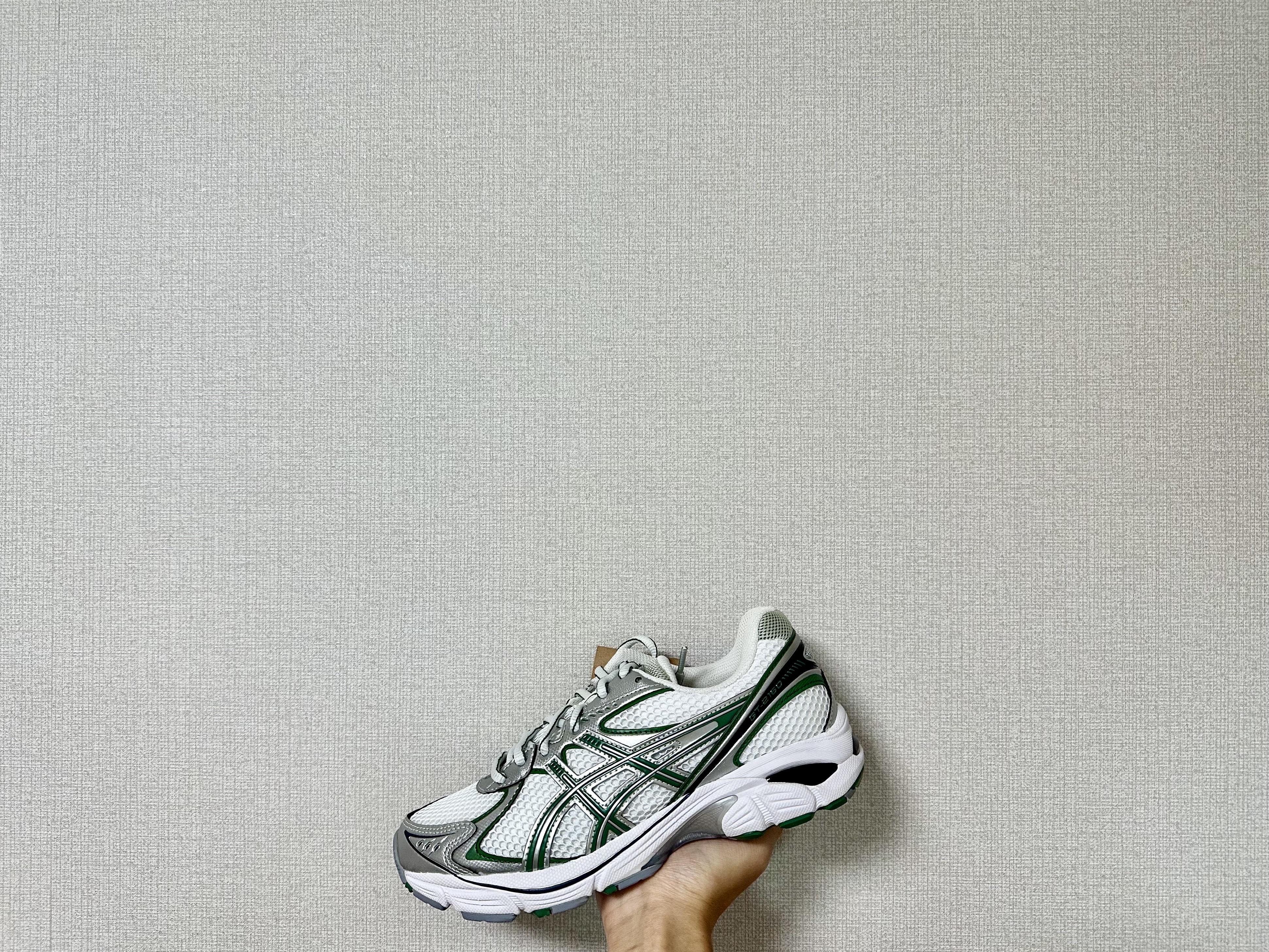 Asics GT-2160 White Shamrock Green, Asics x Above The Clouds GT-2160 Cream Shamrock Green 착용 스타일 - 3
