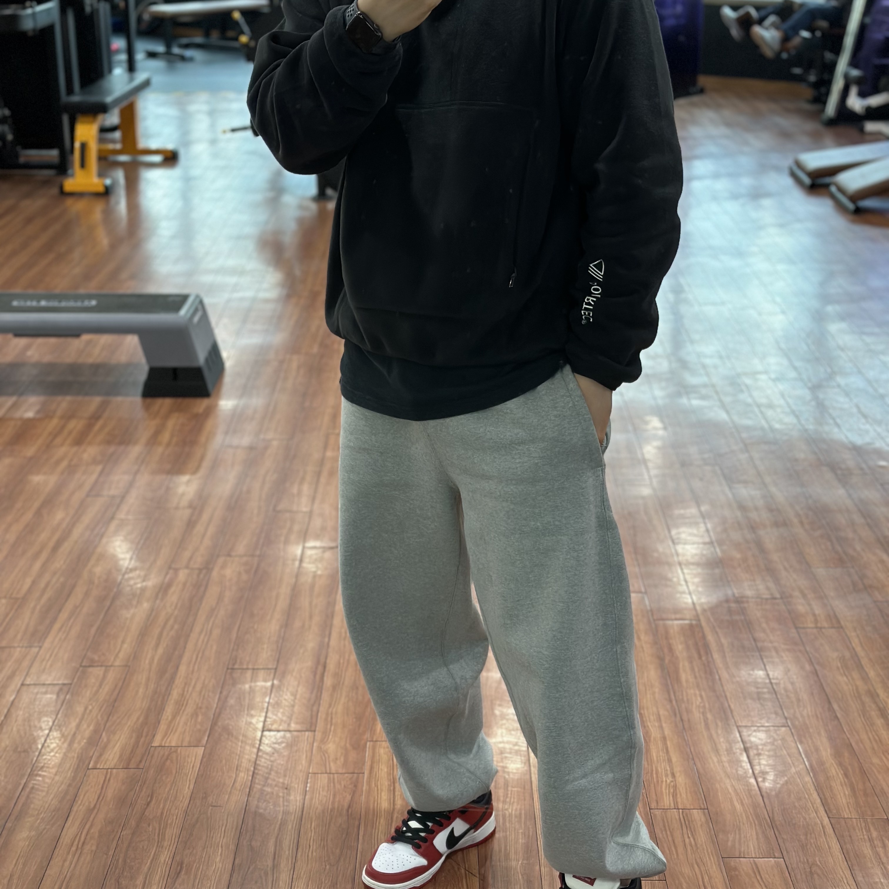 Nike SB Dunk Low Pro Chicago, Nike ACG Polartec Wolf Tree Pullover Hoodie Black Summit White  - Asia 착용 스타일 - 2