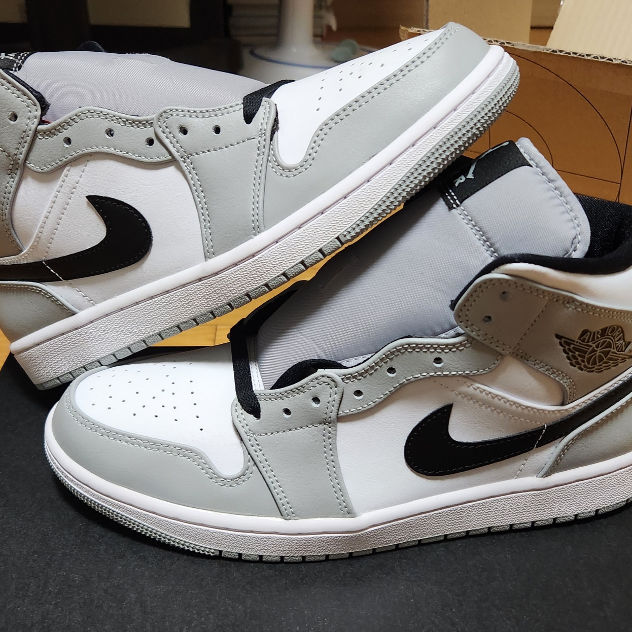 Jordan 1 Mid Light Smoke Grey 착용 스타일