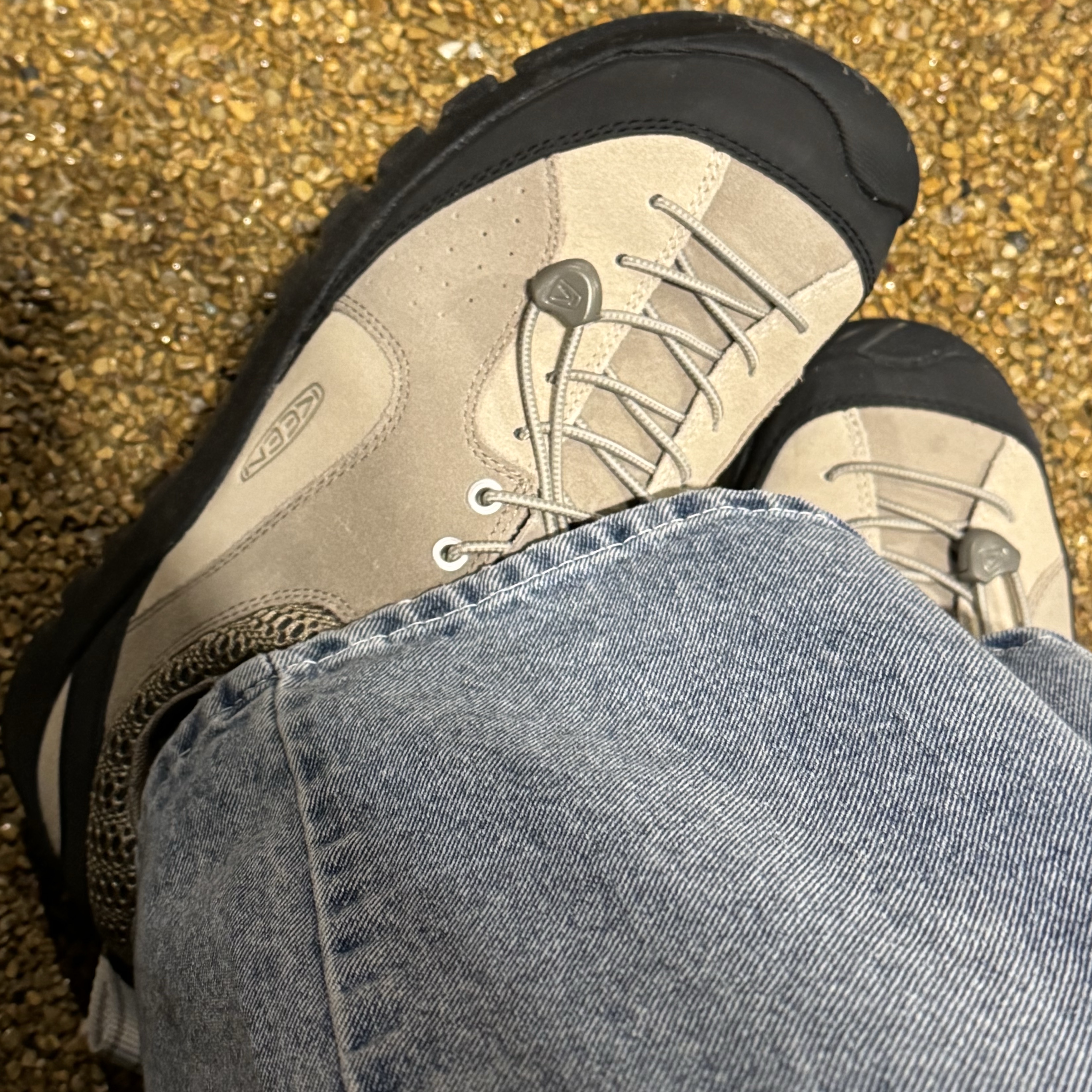Keen x Hiking Patrol Jasper Rocks SP Sneakers Cuban Beige 착용 스타일