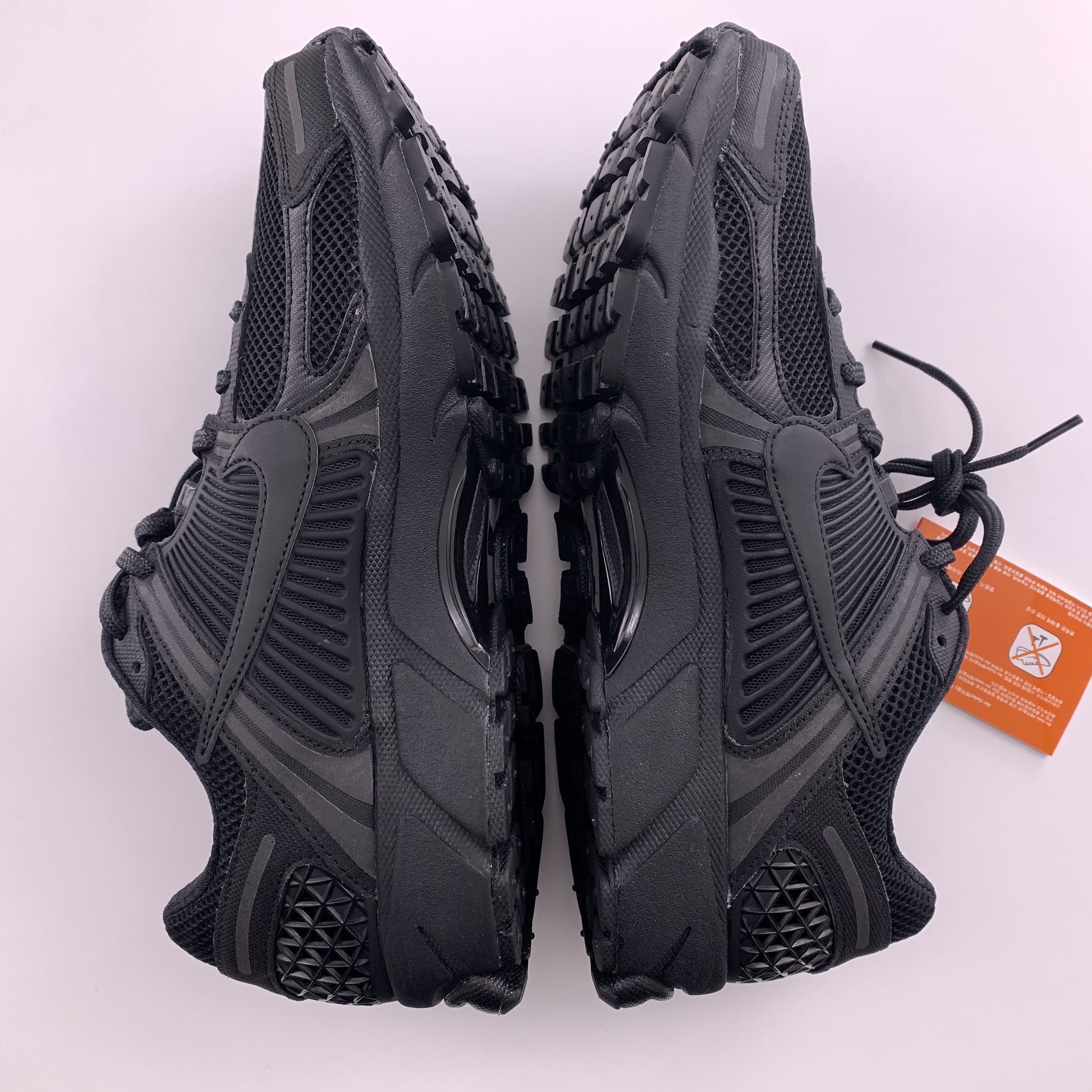 Nike Zoom Vomero 5 SP Black 착용 스타일 - 3