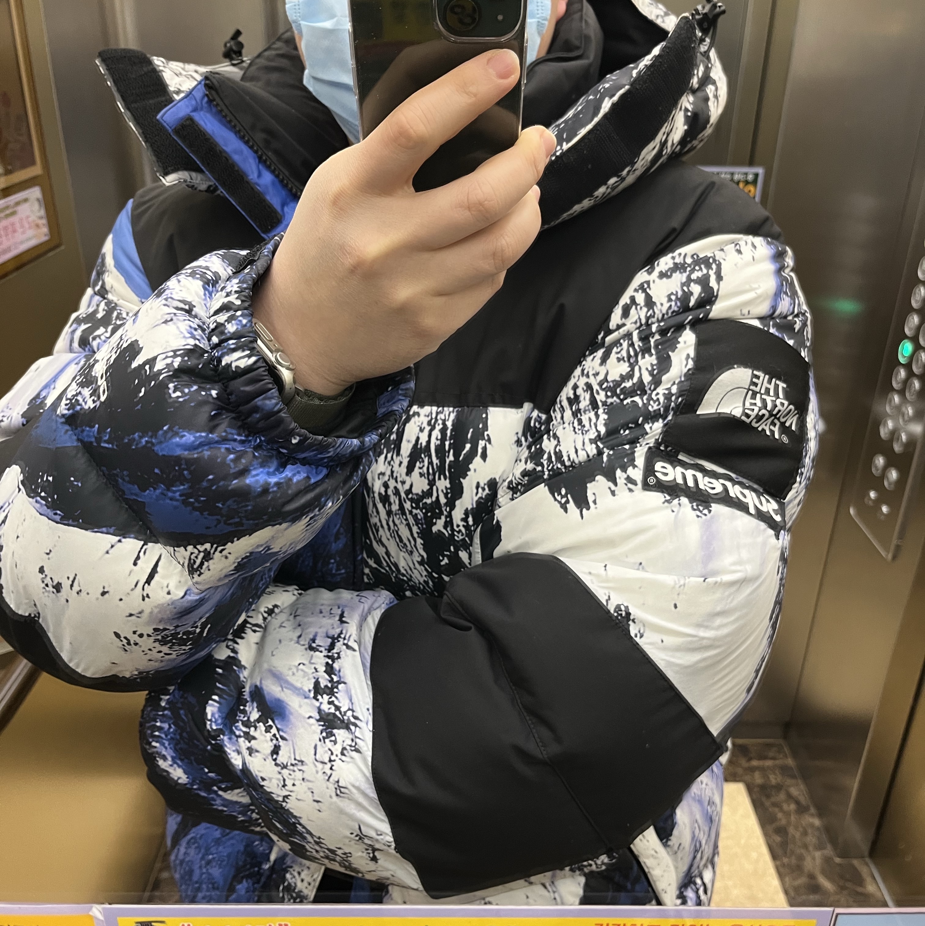 Supreme x The North Face Mountain Baltoro Jacket Blue White - 17FW 착용 스타일 - 1