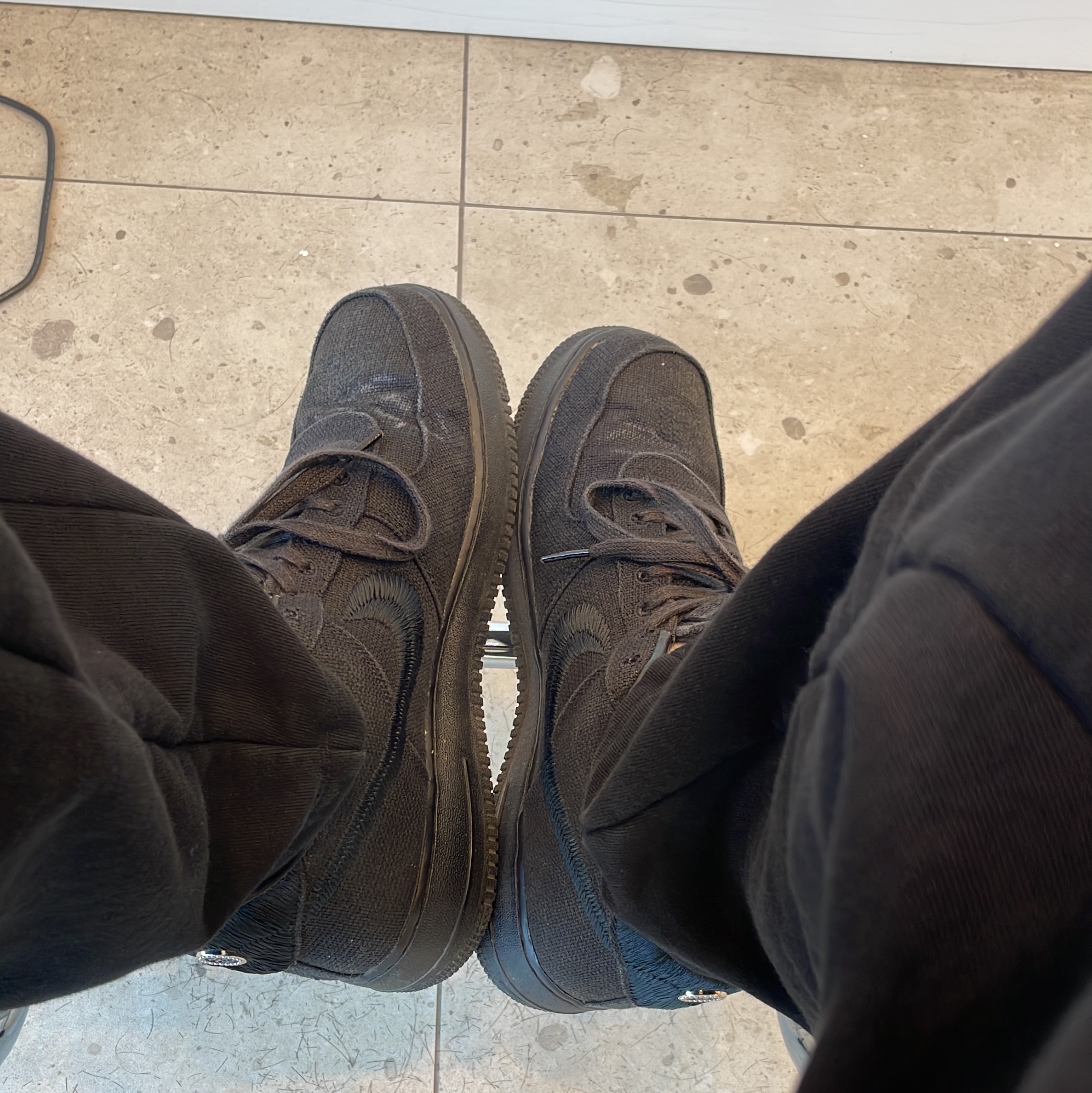 Nike x Stussy Air Force 1 Low Triple Black 착용 스타일