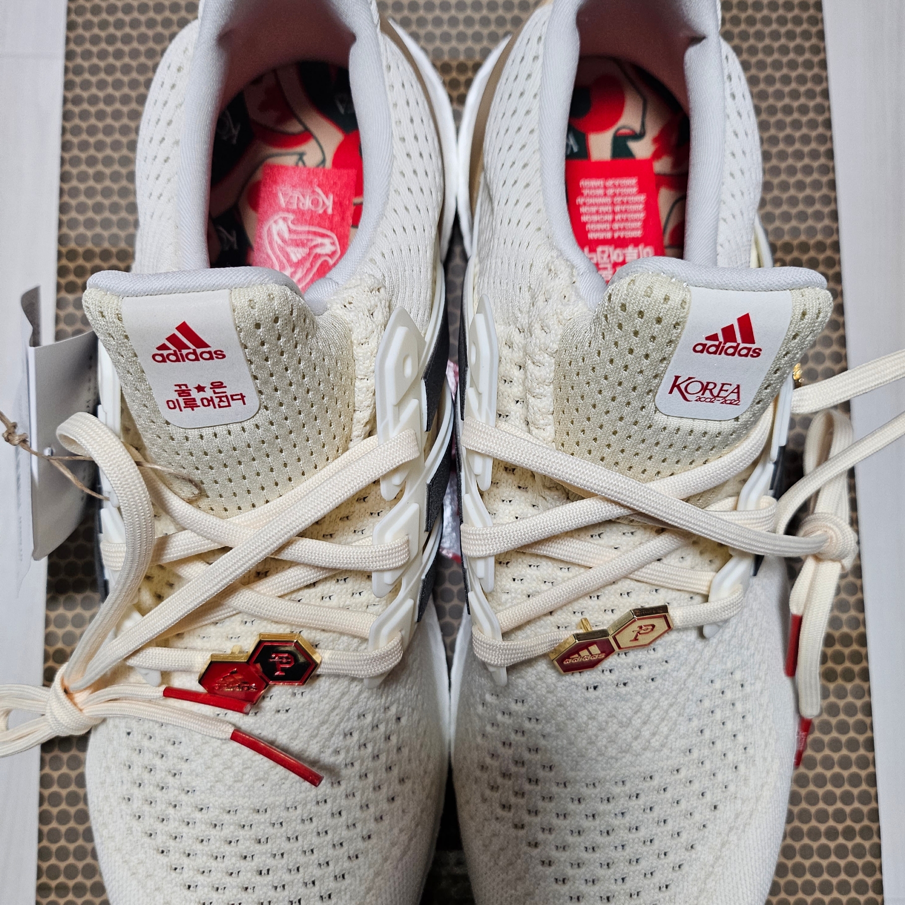 Adidas x Over The Pitch Ultraboost DNA Seoul Off White (Over The Pitch Package) 착용 스타일 - 2
