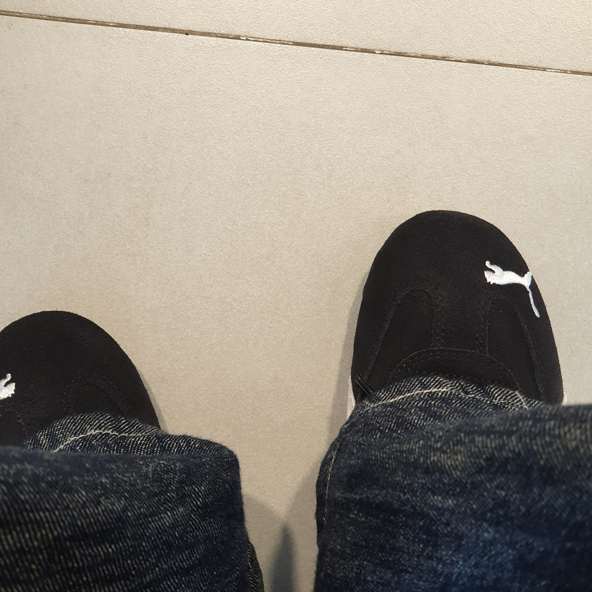 Puma Speedcat LS Black White 착용 스타일 - 1