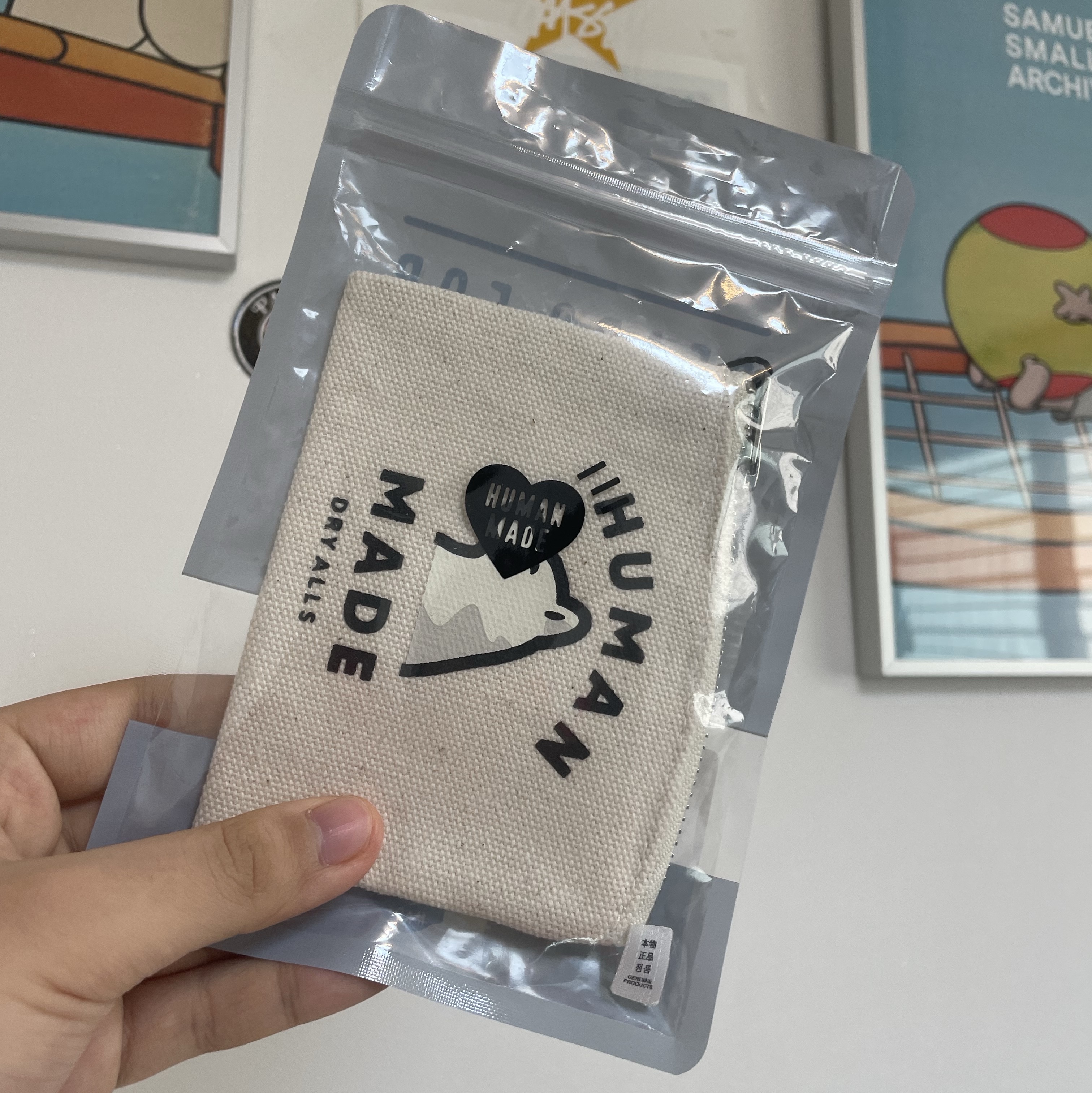 Human Made Worksout 20th Anniversary Jindo Dog Card Case White 착용 스타일 - 1