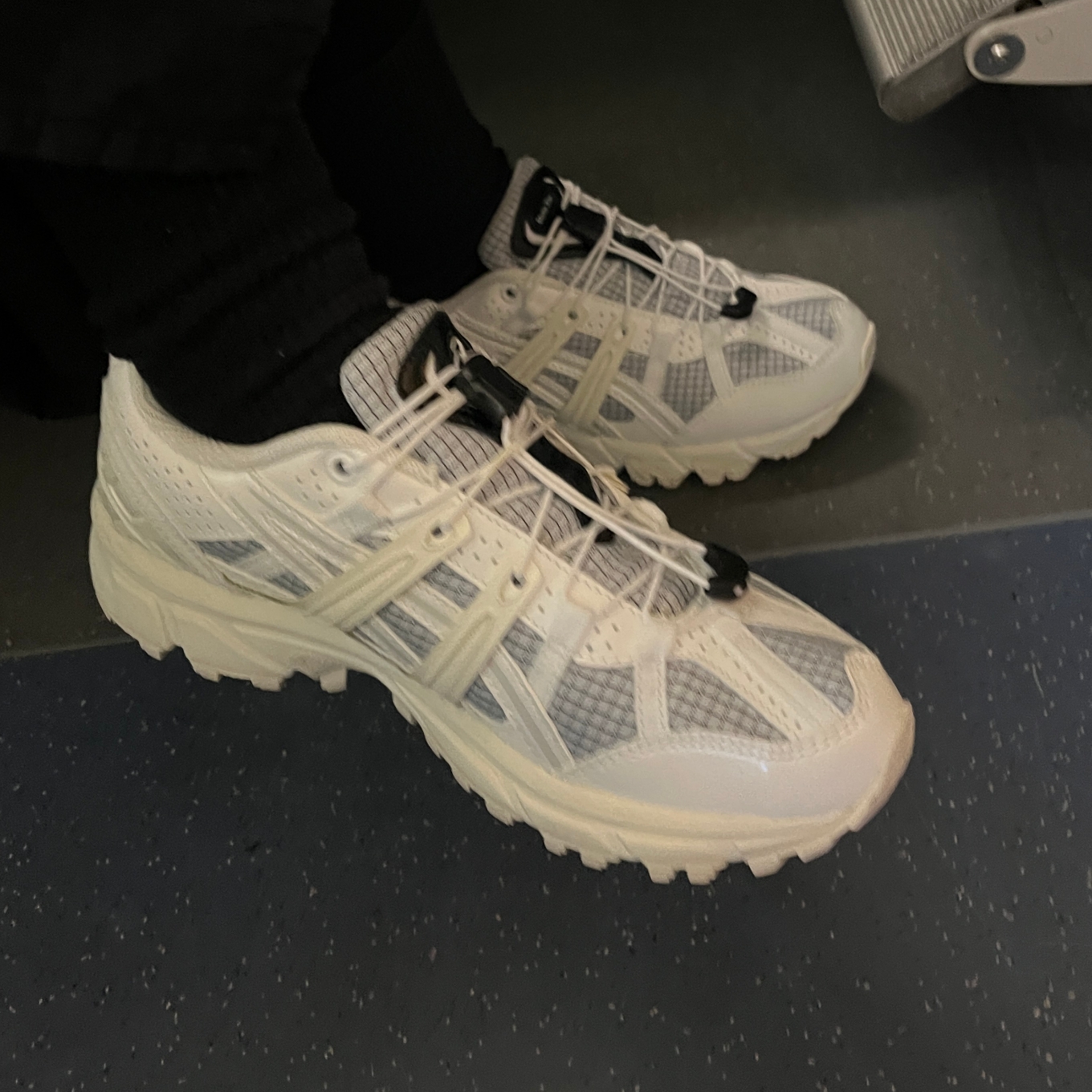 (W) Asics x Matin Kim Gel-Sonoma 15-50 Glacier Grey White 착용 스타일