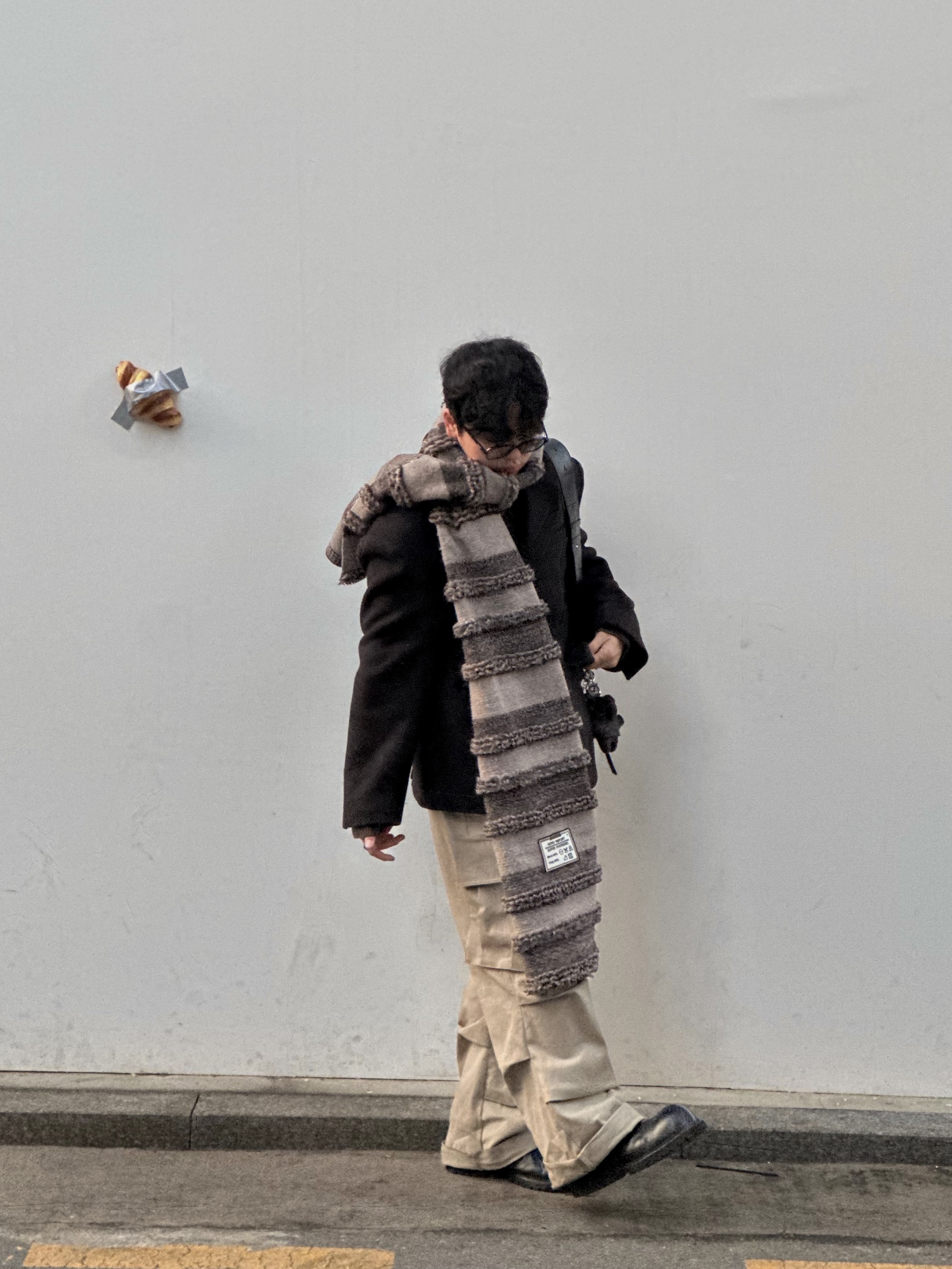 Millo Archive Fluppy Point Bear Key Ring Deep Brown 착용 스타일 - 5