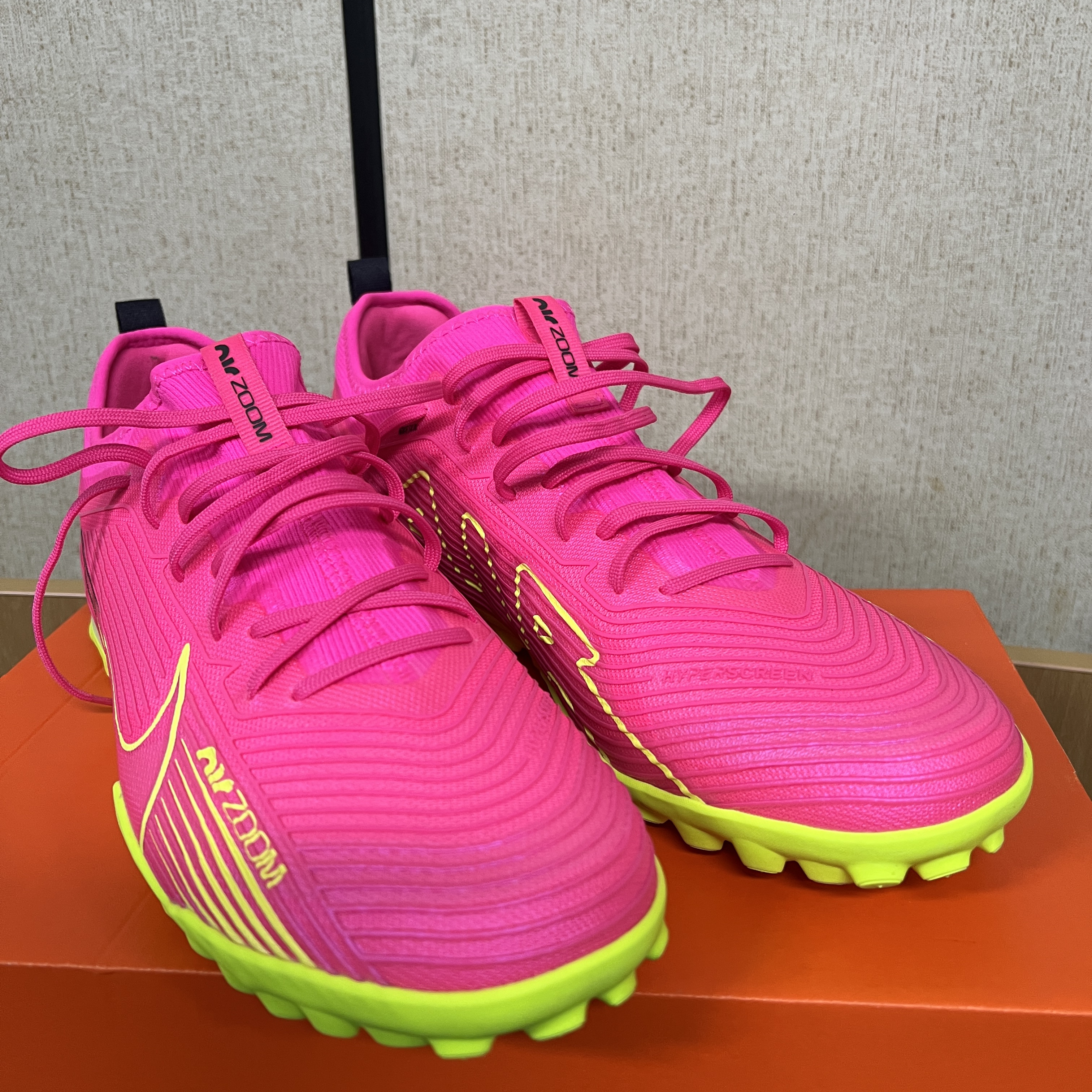Nike Zoom Mercurial Vapor 15 Pro TF Pink Blast Volt 착용 스타일 - 1