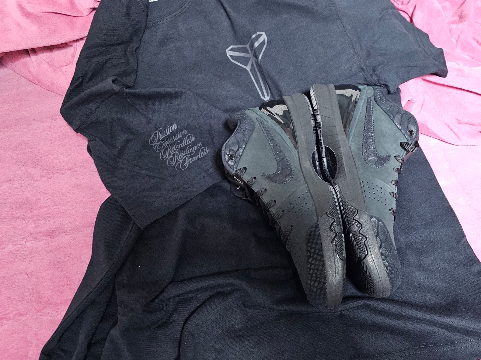 Nike Kobe Mamba Mentality T-Shirt Black - Asia, Nike Kobe 4 Protro Black University Gold 착용 스타일 - 2