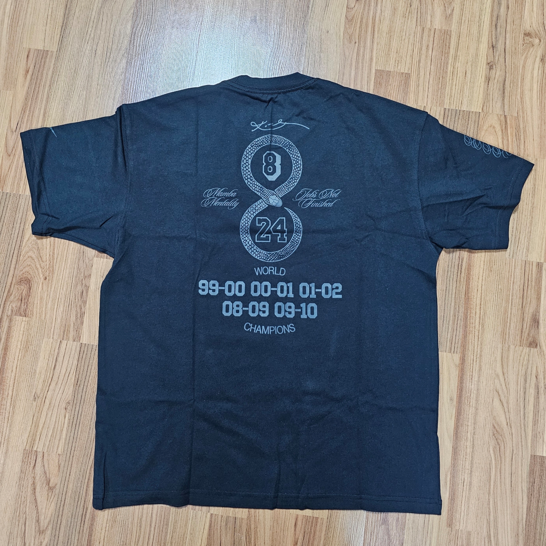 나이키 코비 맘바 멘탈리티 티셔츠 블랙 - 아시아 착용 스타일 - 1