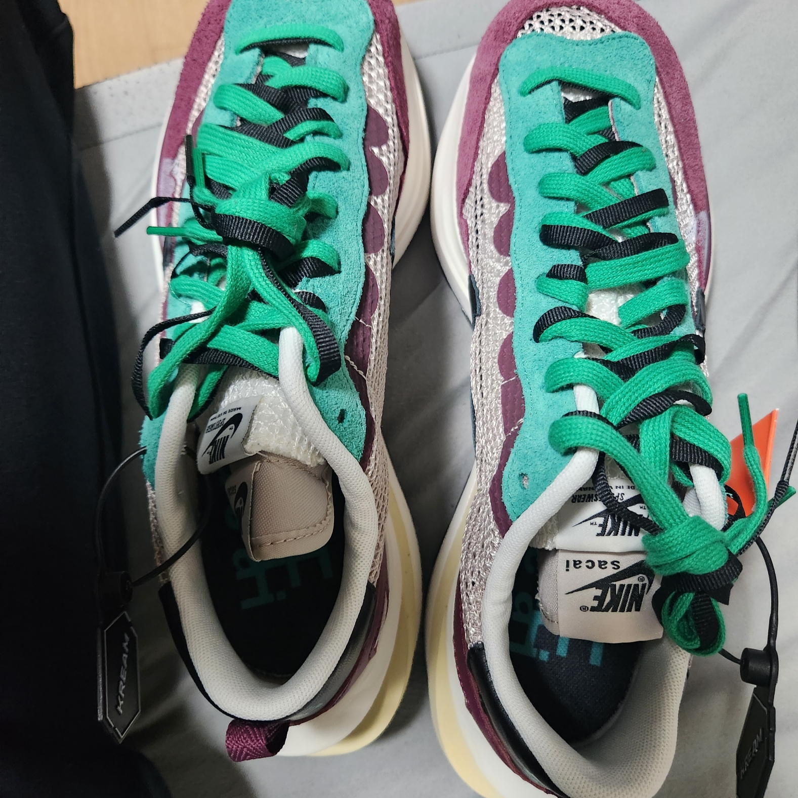 Nike x Sacai VaporWaffle String & Black Villain Red 착용 스타일 - 1