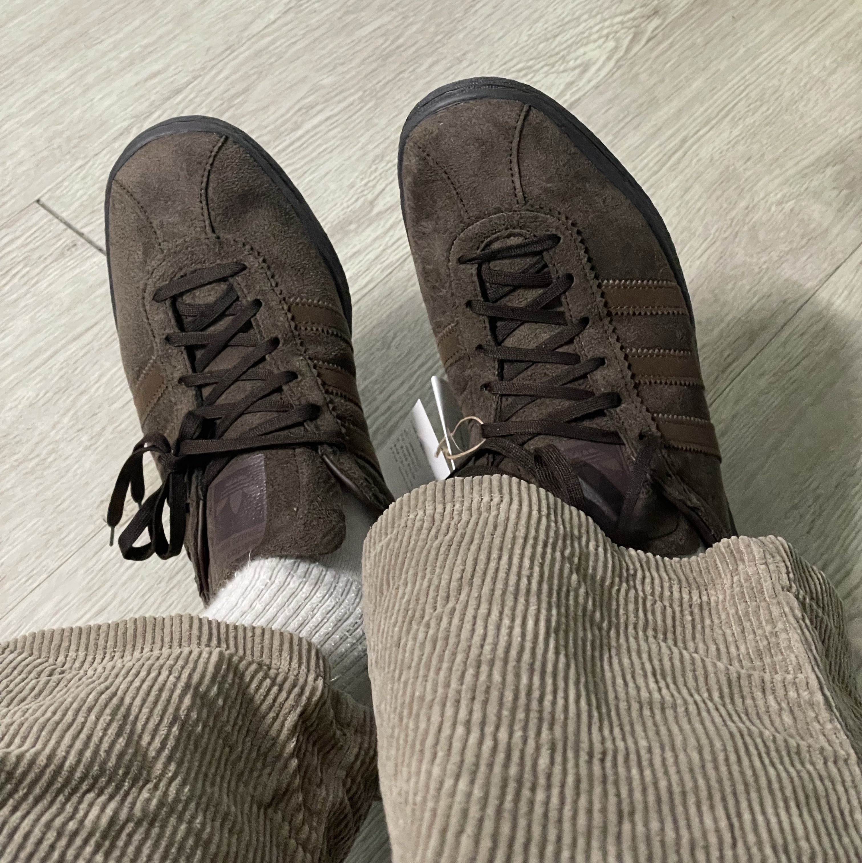 Adidas Tobacco Gruen Dark Brown 착용 스타일
