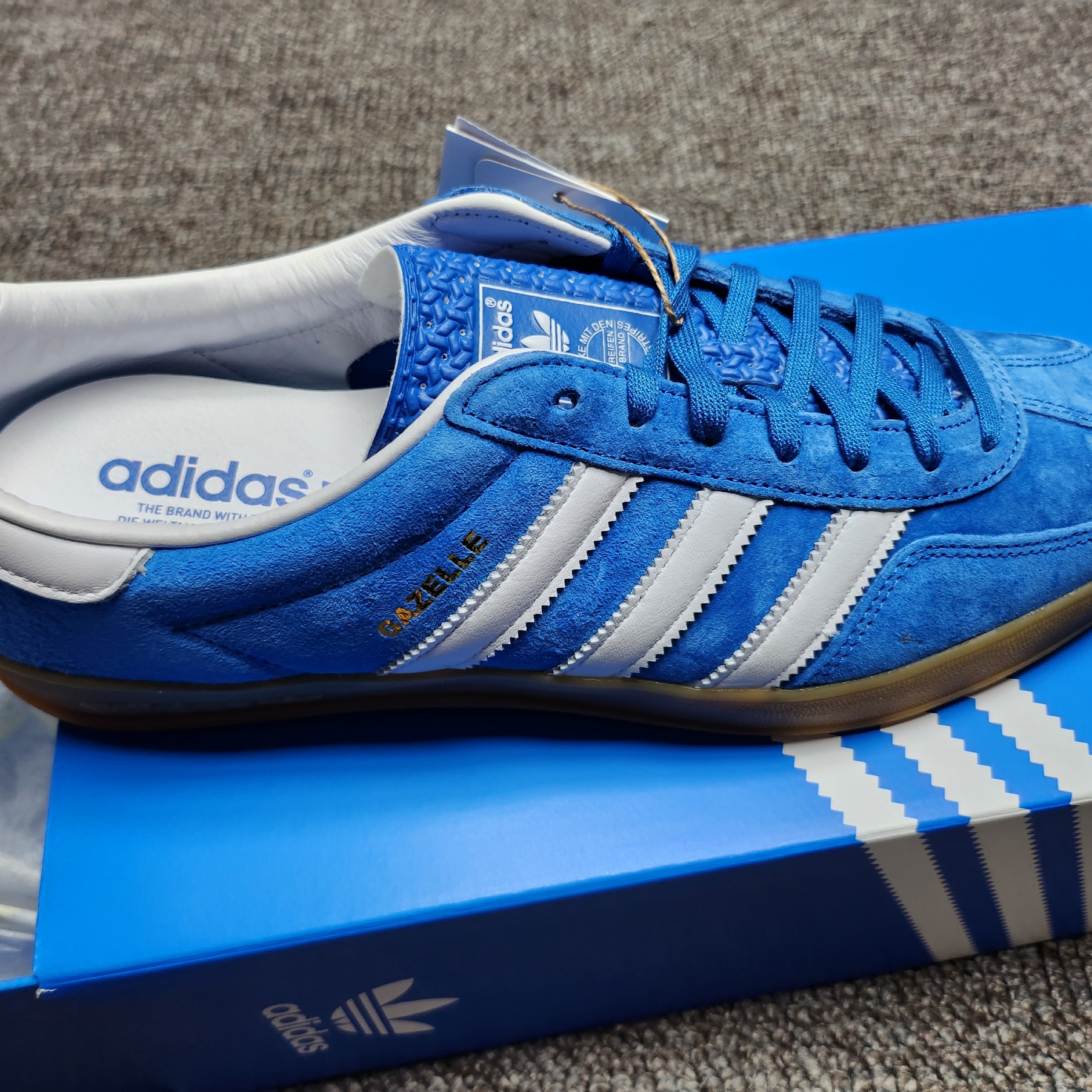 Adidas Gazelle Indoor Blue Bird 착용 스타일