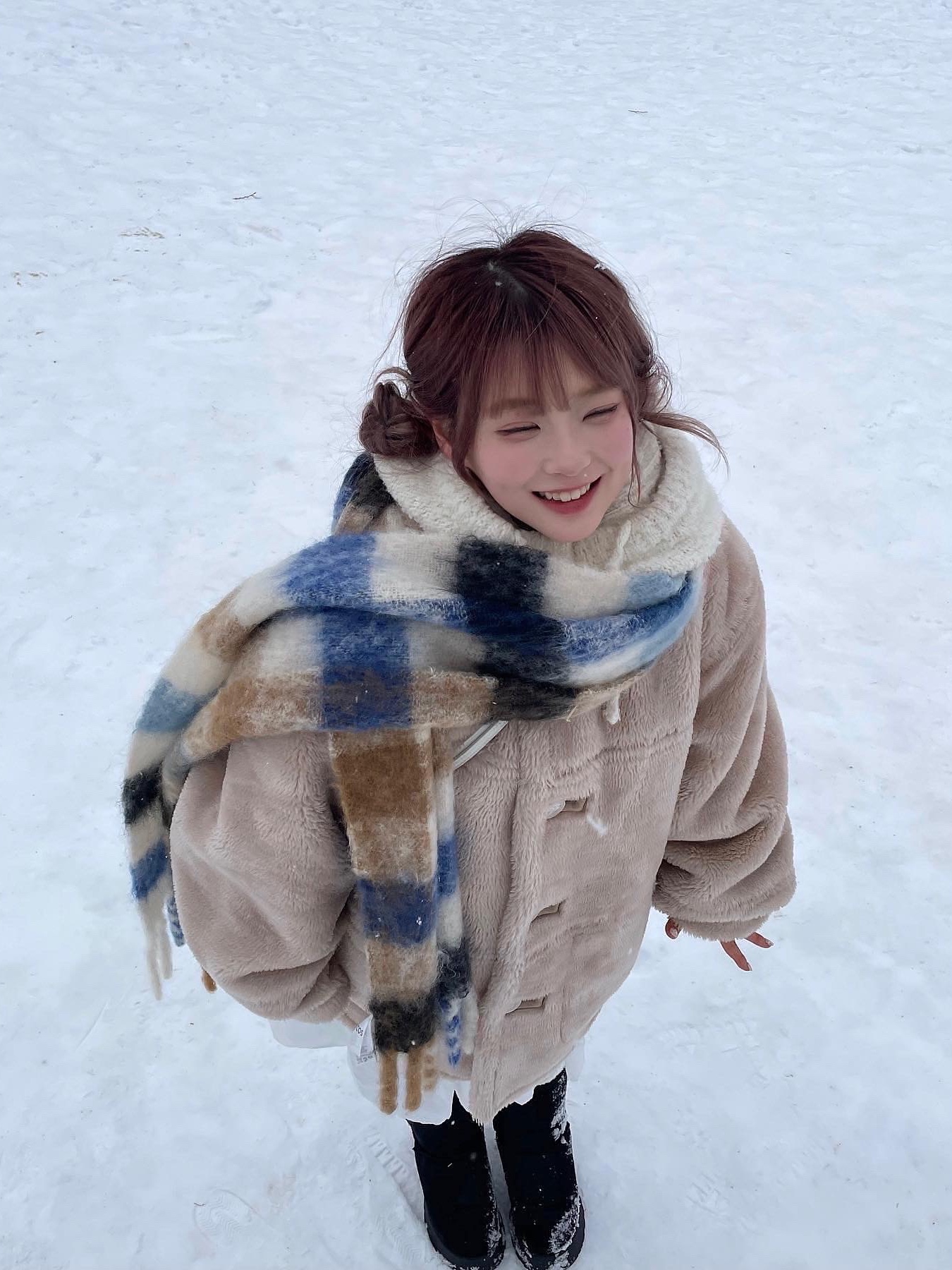 COS Oversized Mohair Blend Muffler Blue Brown Checked 착용 스타일 - 2
