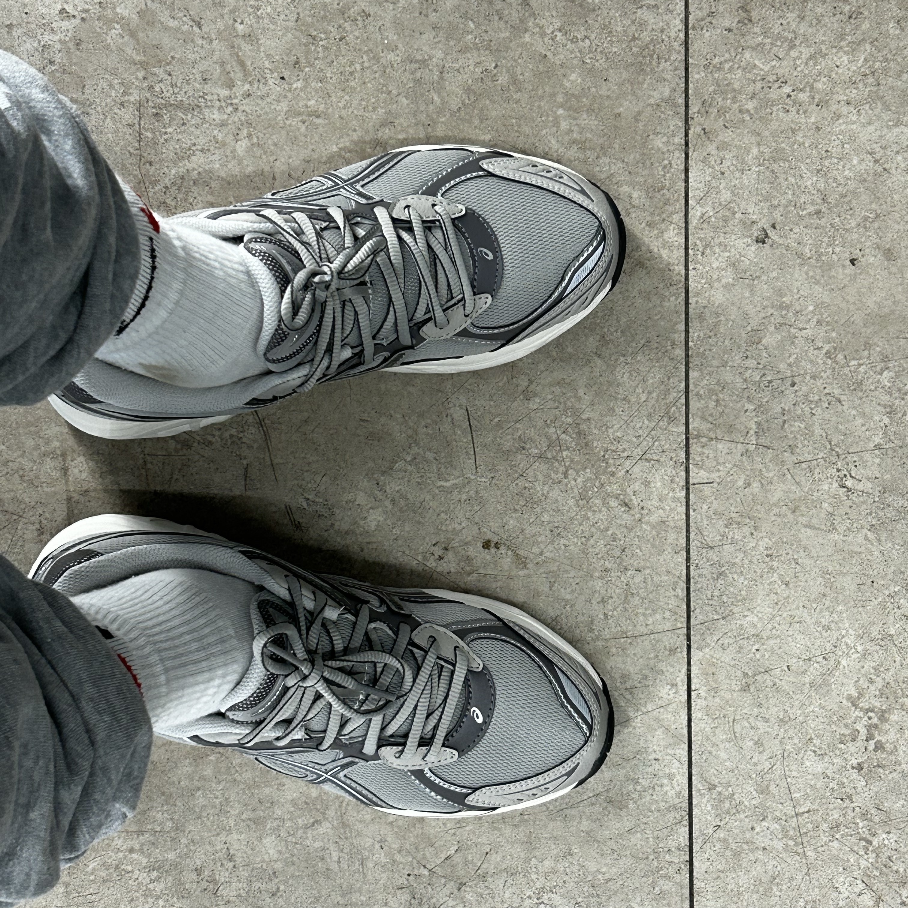Asics GT-2160 Oyster Grey Carbon 착용 스타일