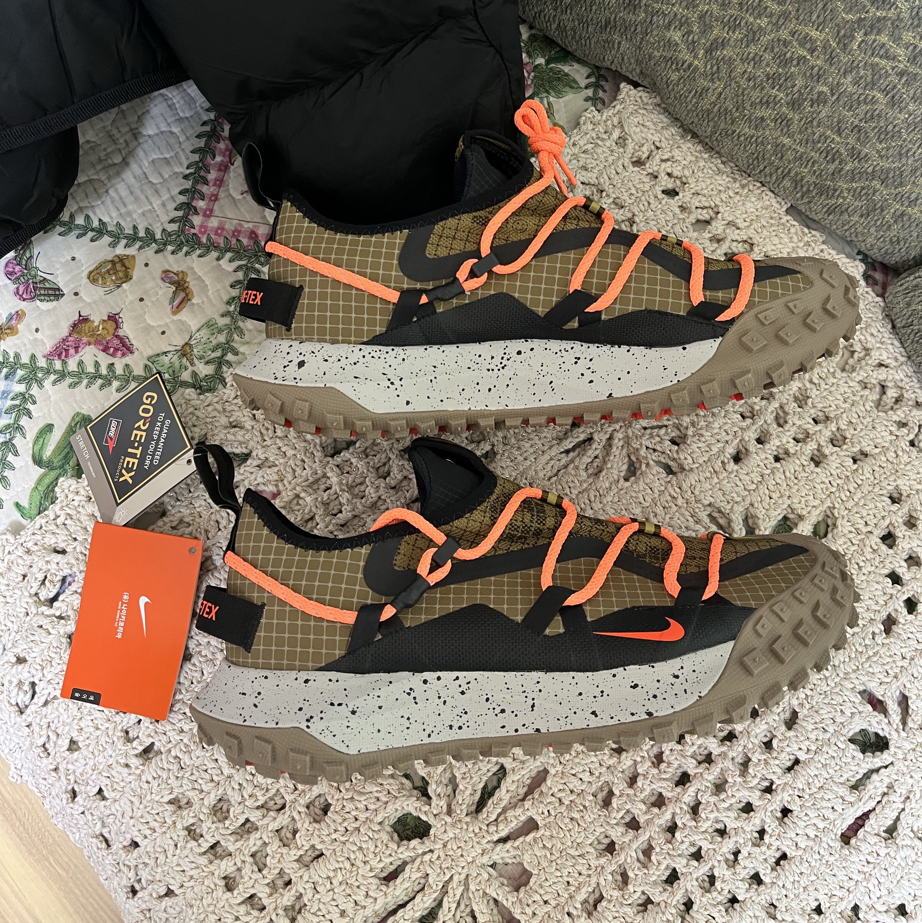 Nike ACG Mountain Fly Low Gore-Tex SE Hazel Rush 착용 스타일 - 1