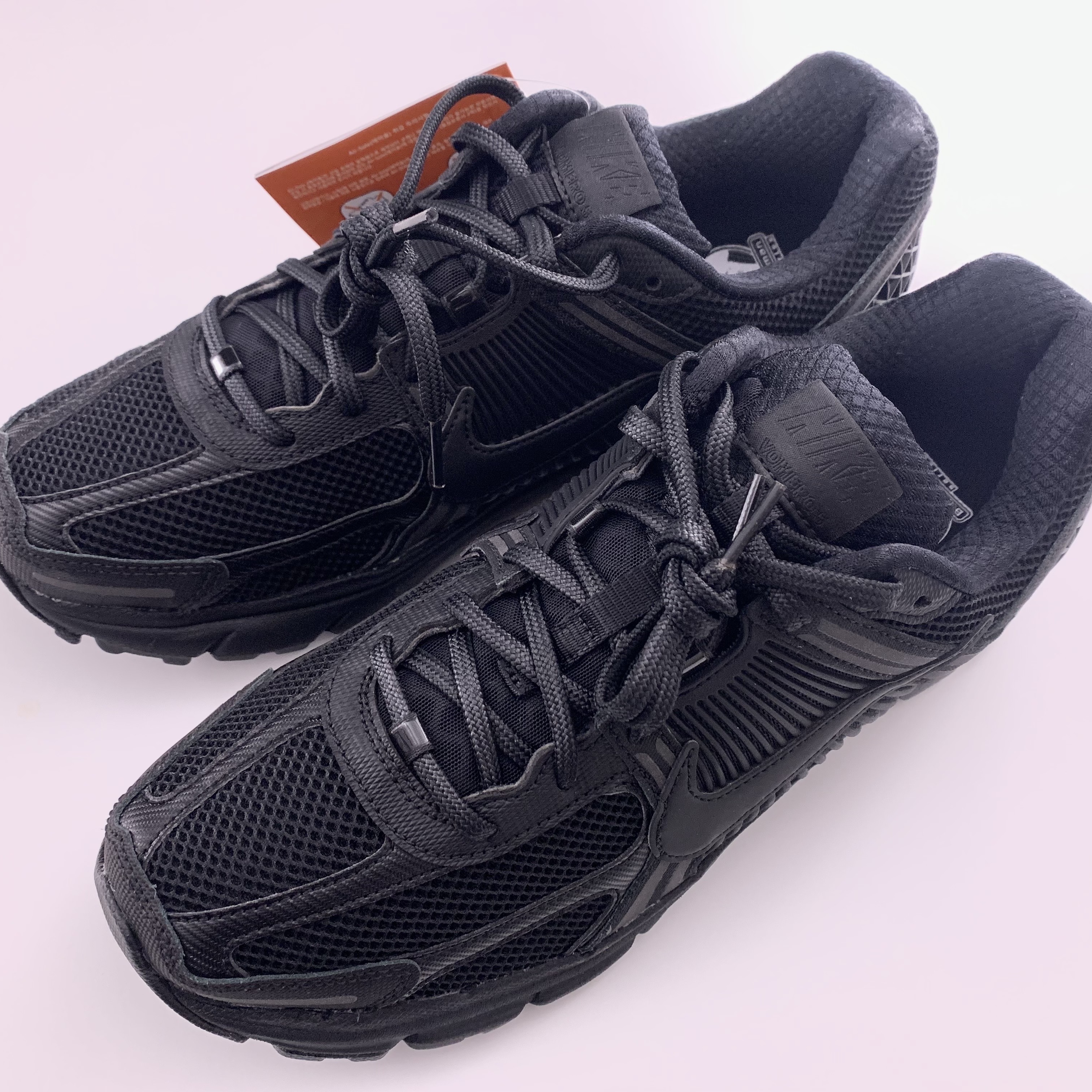 Nike Zoom Vomero 5 SP Black 착용 스타일 - 1
