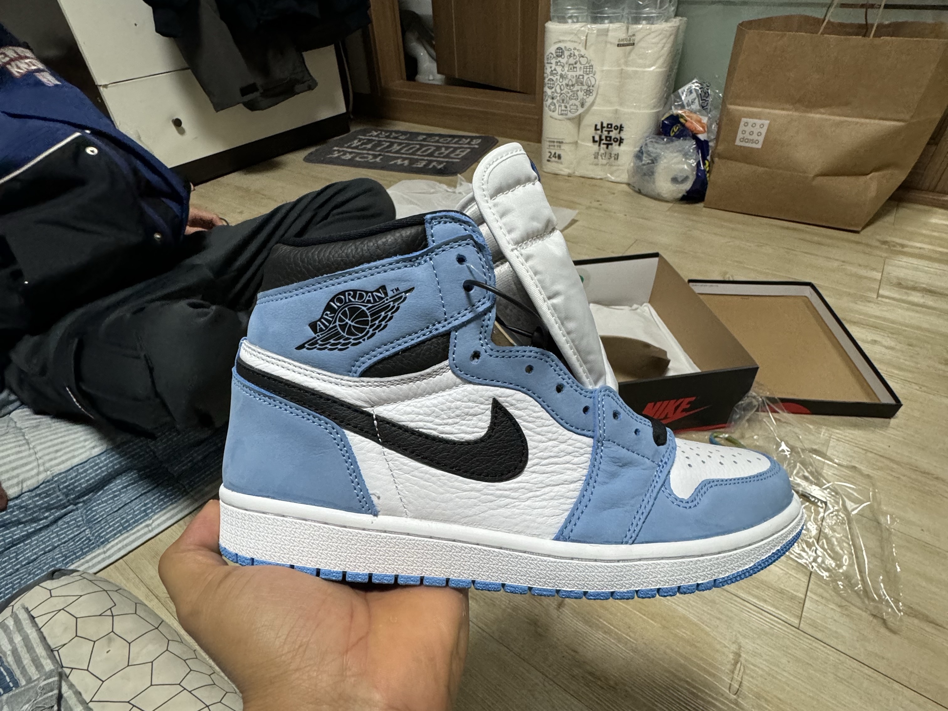 Jordan 1 Retro High OG University Blue 착용 스타일