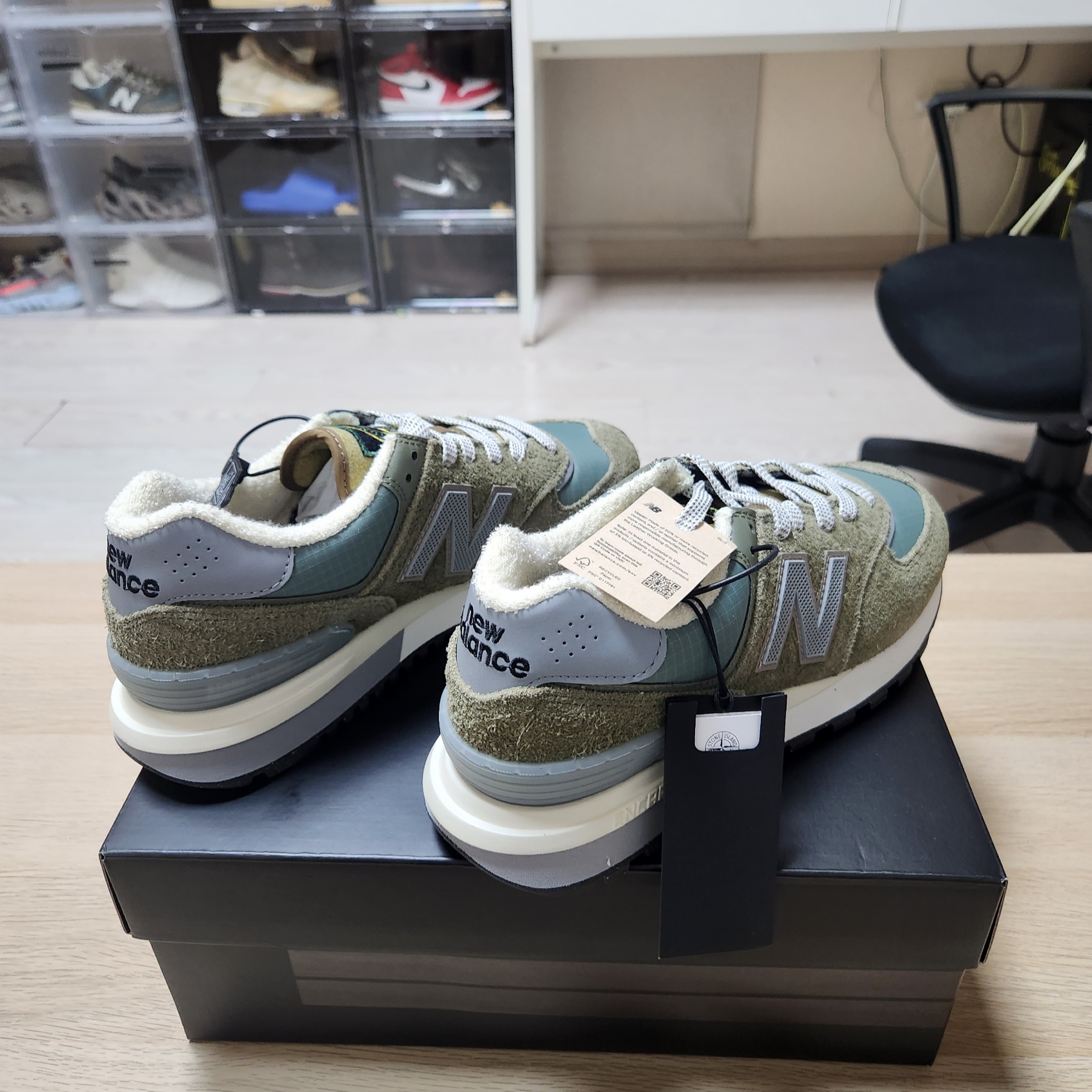 New Balance x Stone Island 574 Legacy Green 착용 스타일 - 5