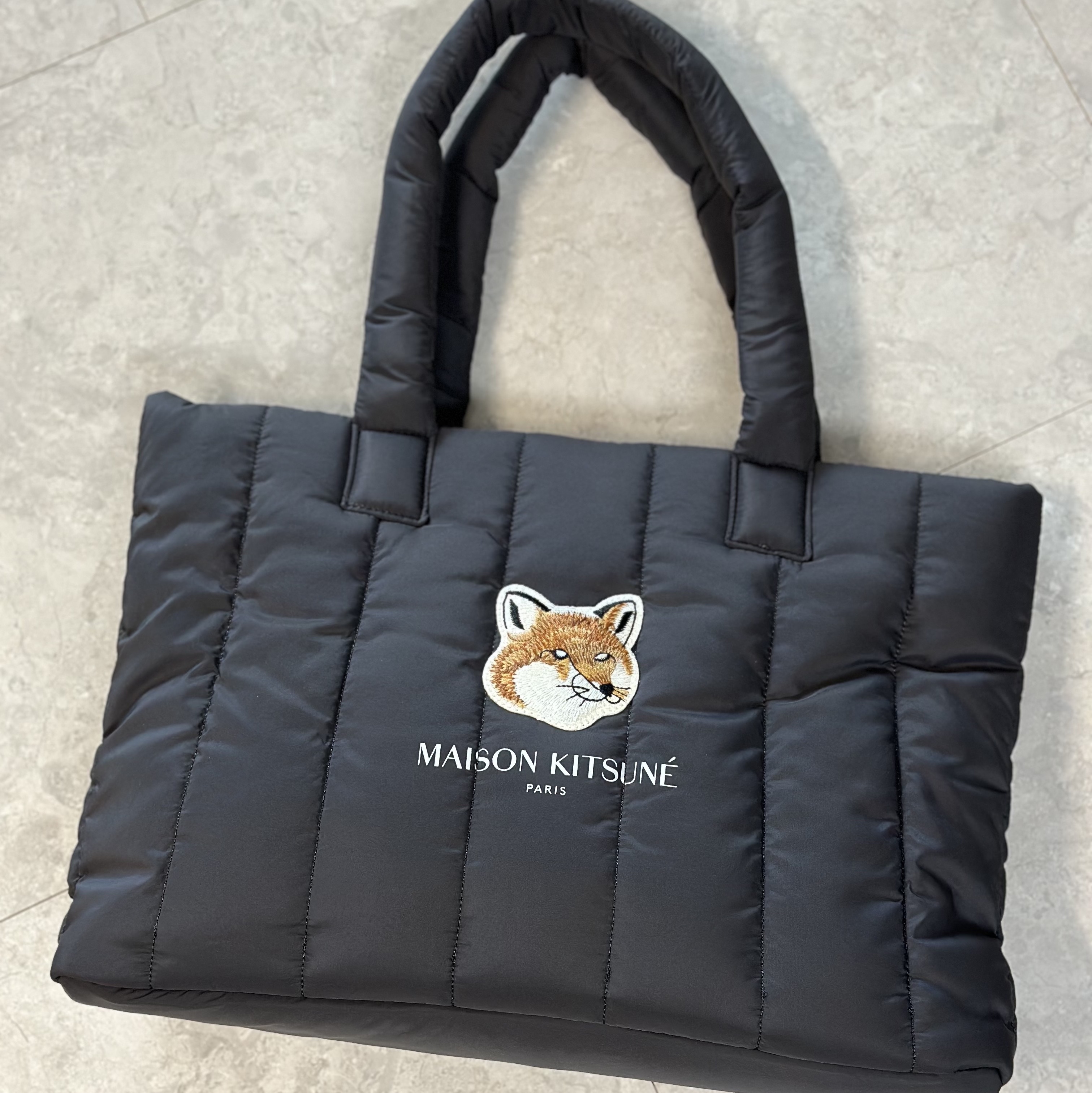 Maison Kitsune x Laneige Padded Bag Navy 착용 스타일