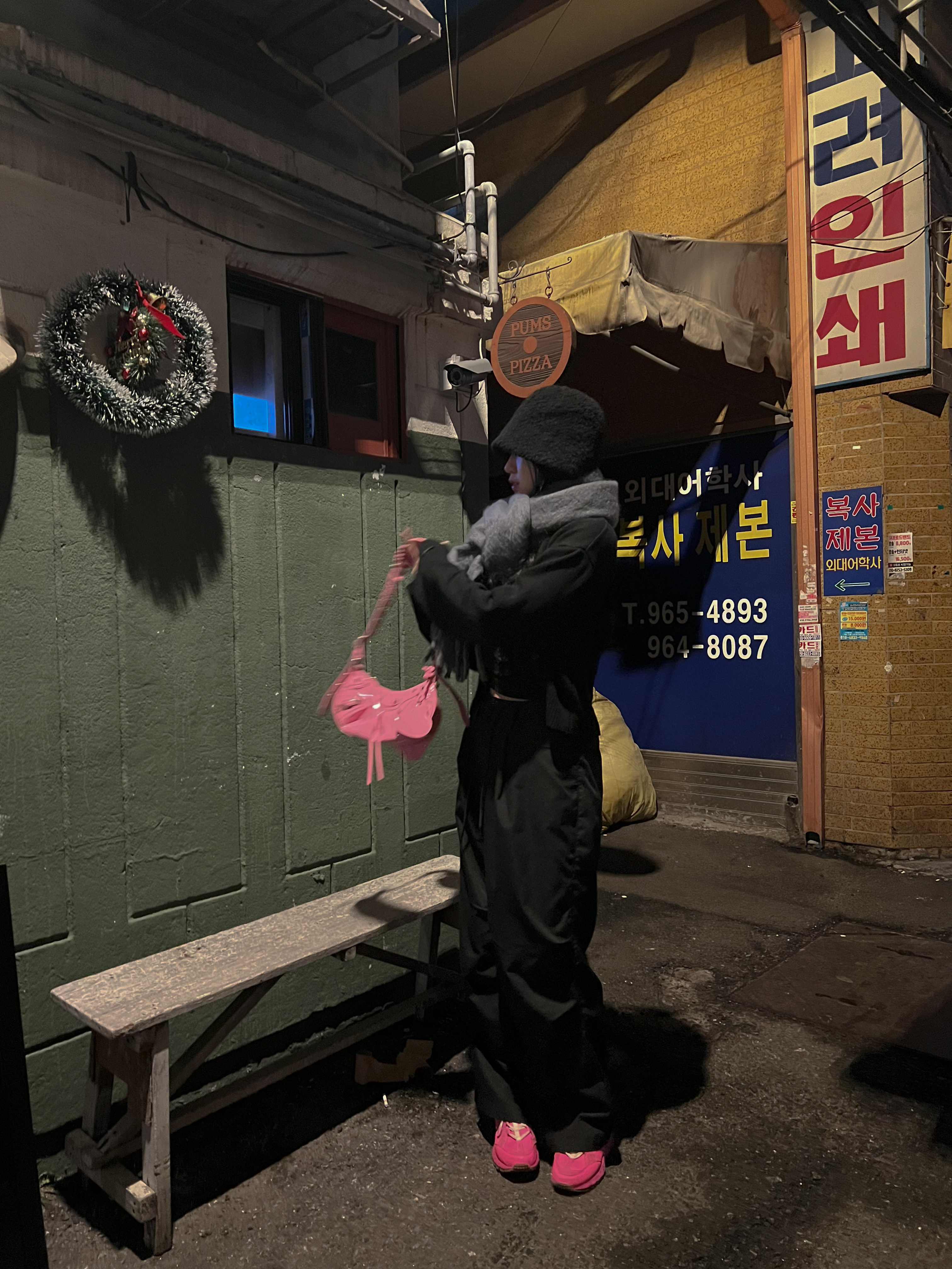 Balenciaga Arena Lambskin Le Cagole XS Shoulder Bag Pink, Nike x Jacquemus Air Humara LX Pink Flash 착용 스타일 - 2
