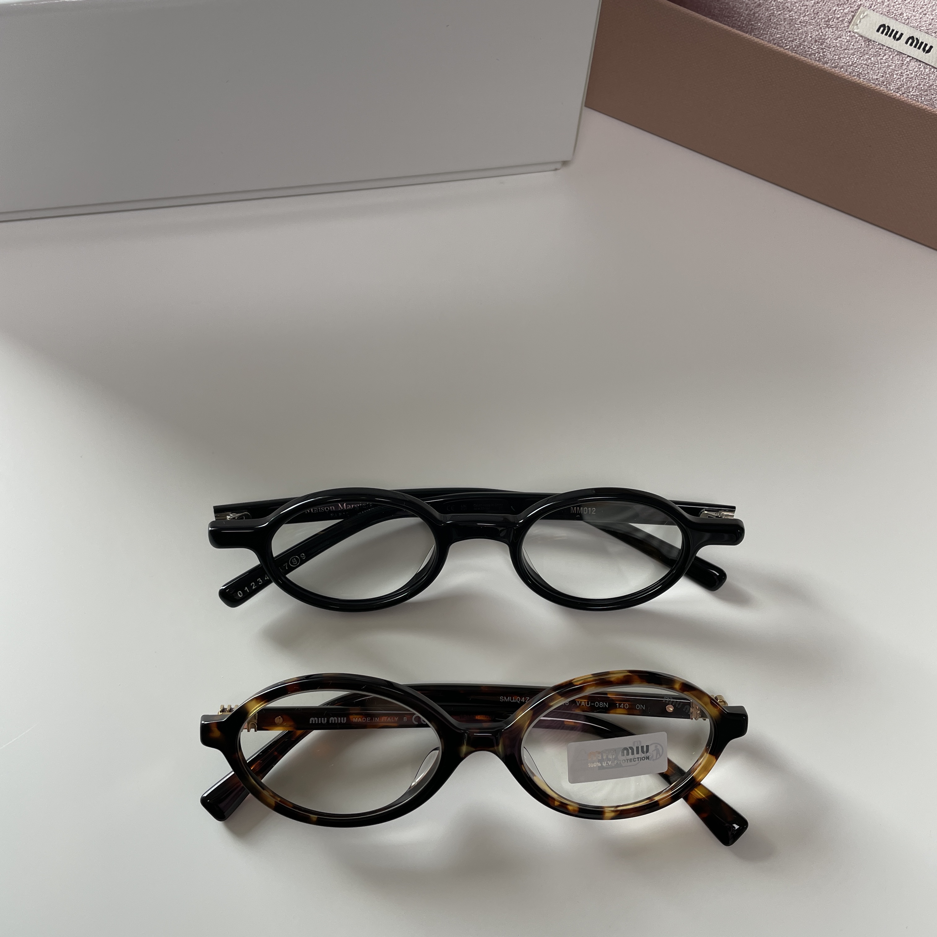 (W) Miu Miu Regard sunglasses Blue Lenses Honey Tortoiseshell Acetate Alternative fit, Gentle Monster x Maison Margiela MM012 Clear Black 착용 스타일 - 3
