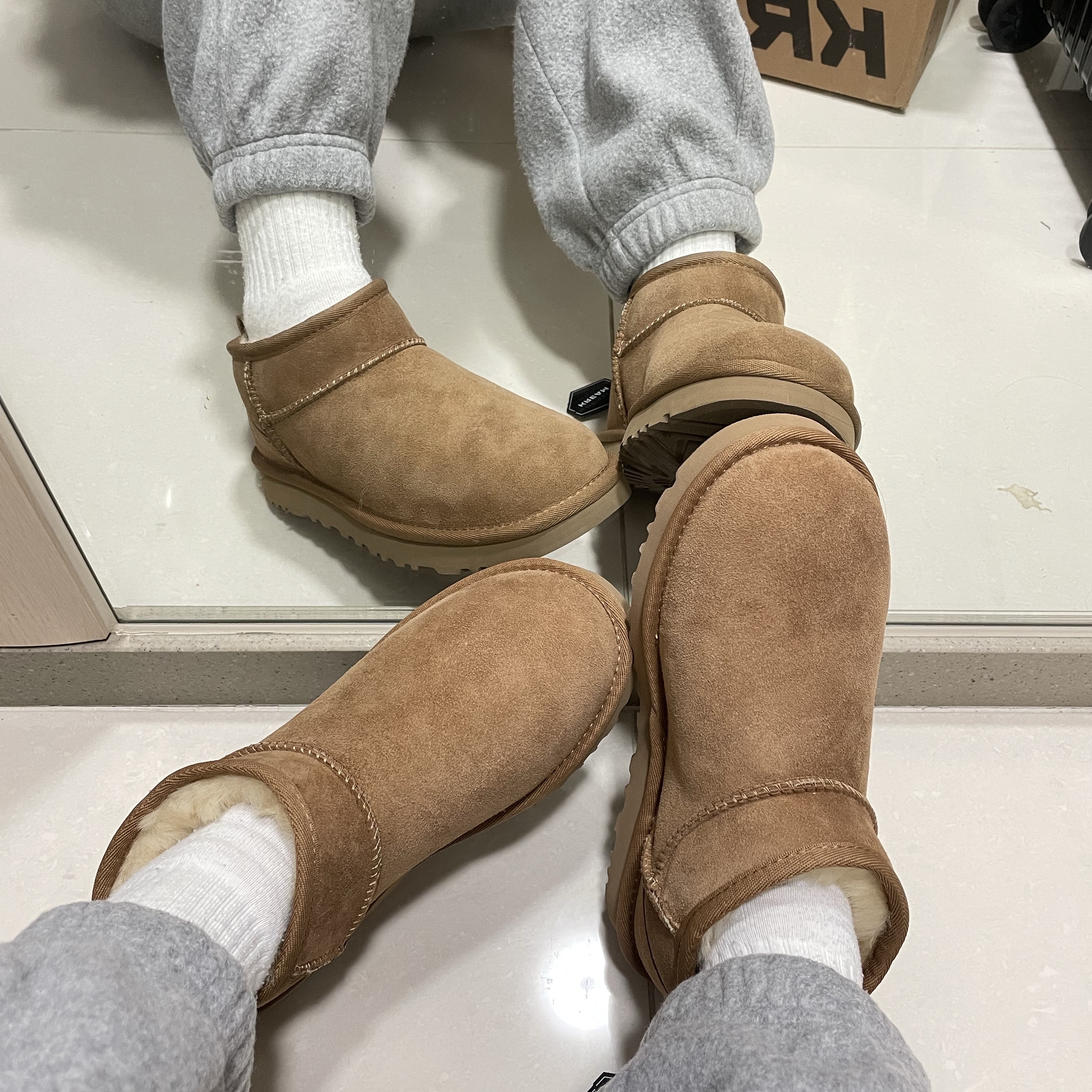 (W) UGG Classic Ultra Mini Boots Chestnut 착용 스타일