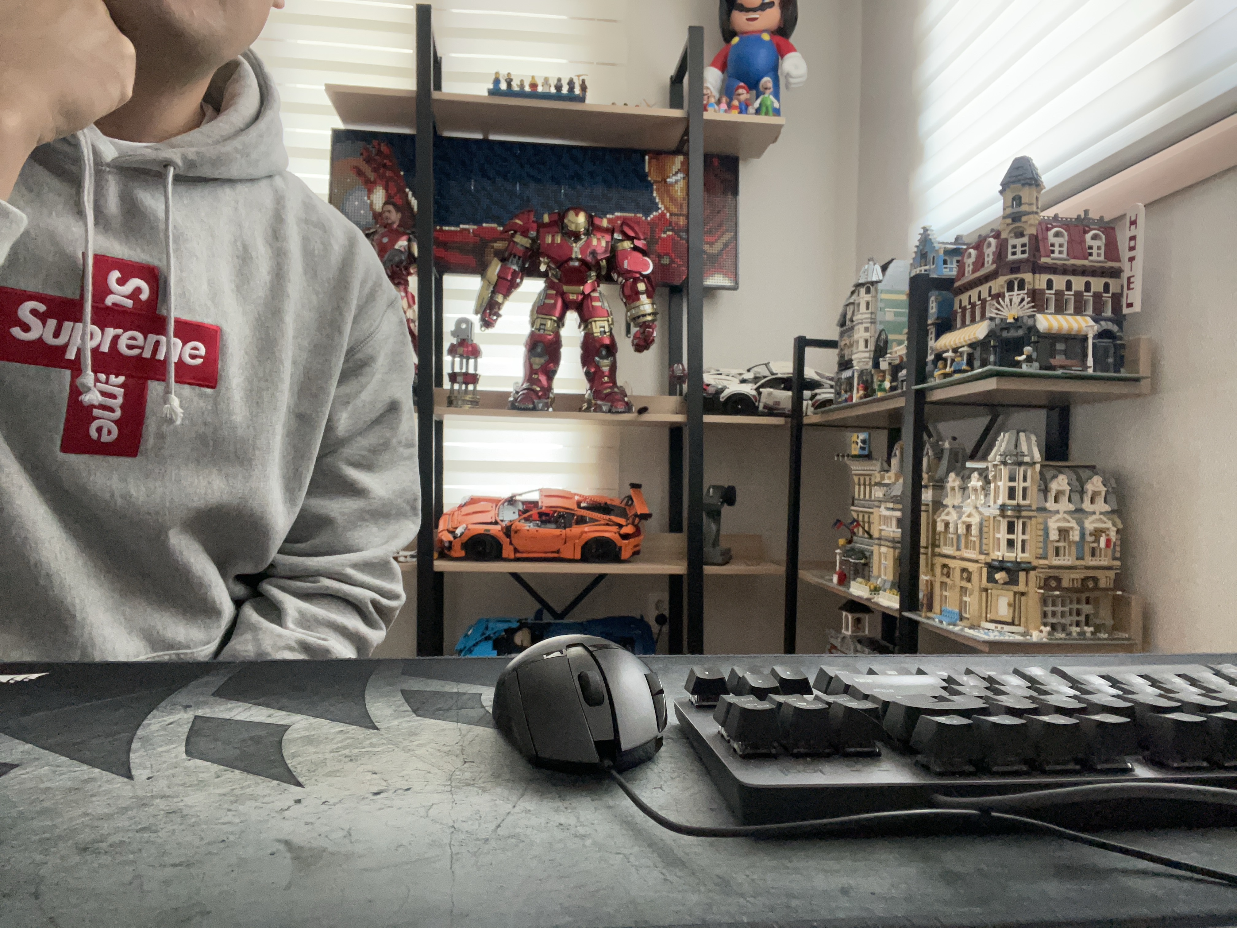 Supreme Cross Box Logo Hooded Sweatshirt Heather Grey - 20FW, Lego Bugatti Chiron 착용 스타일